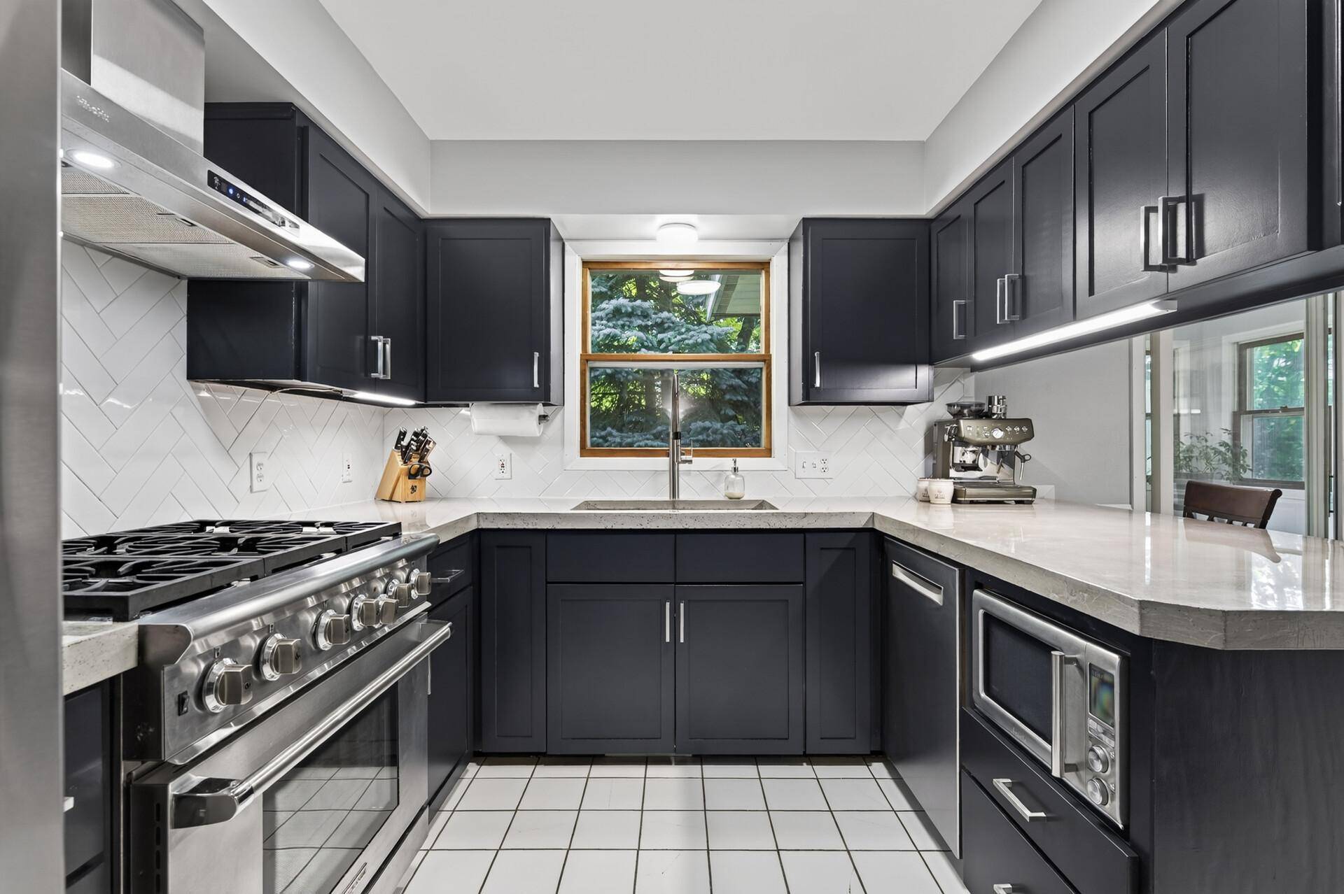 1310 Woods CIR, Buffalo, MN 55313