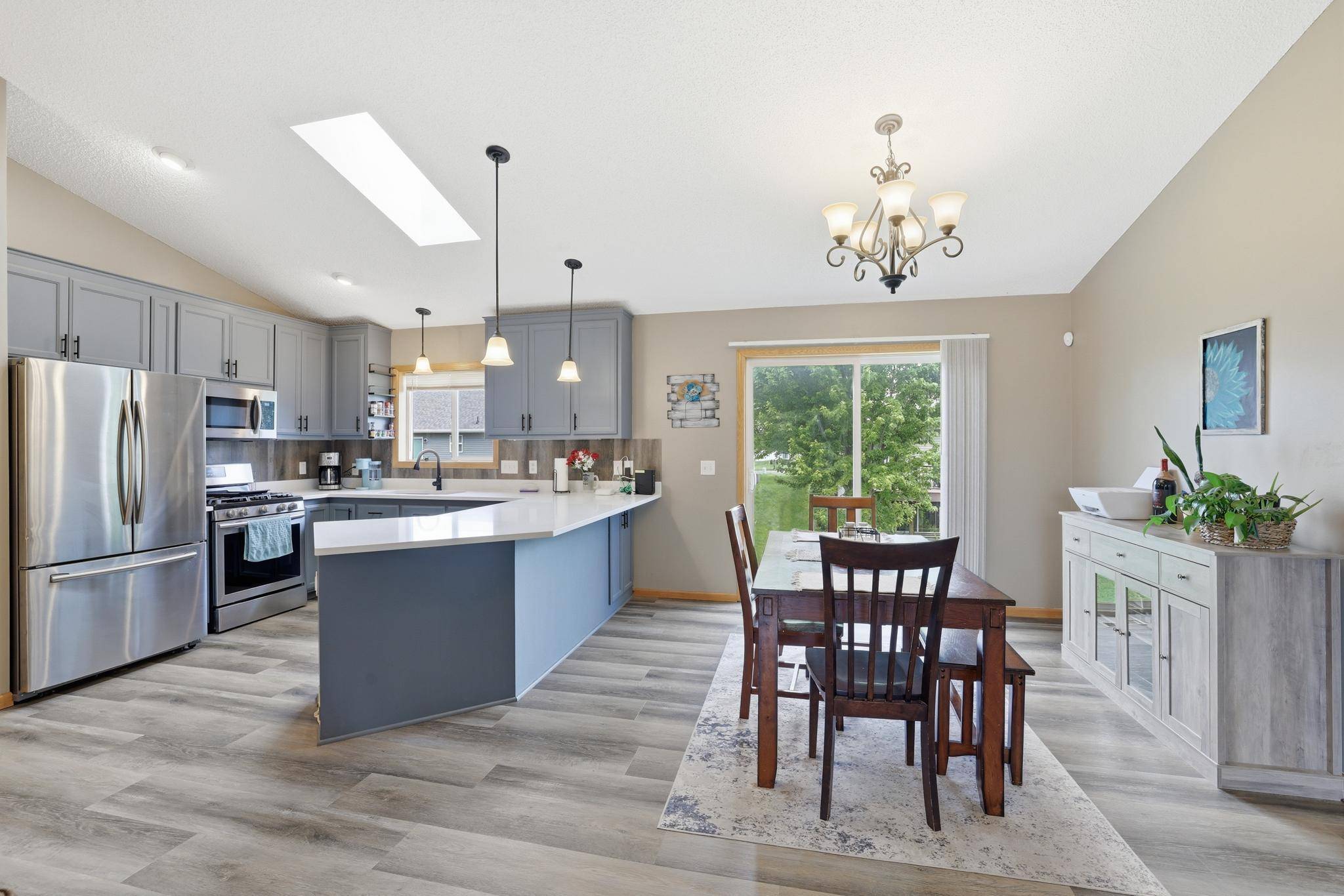 961 Ivy Hills RD, Belle Plaine, MN 56011