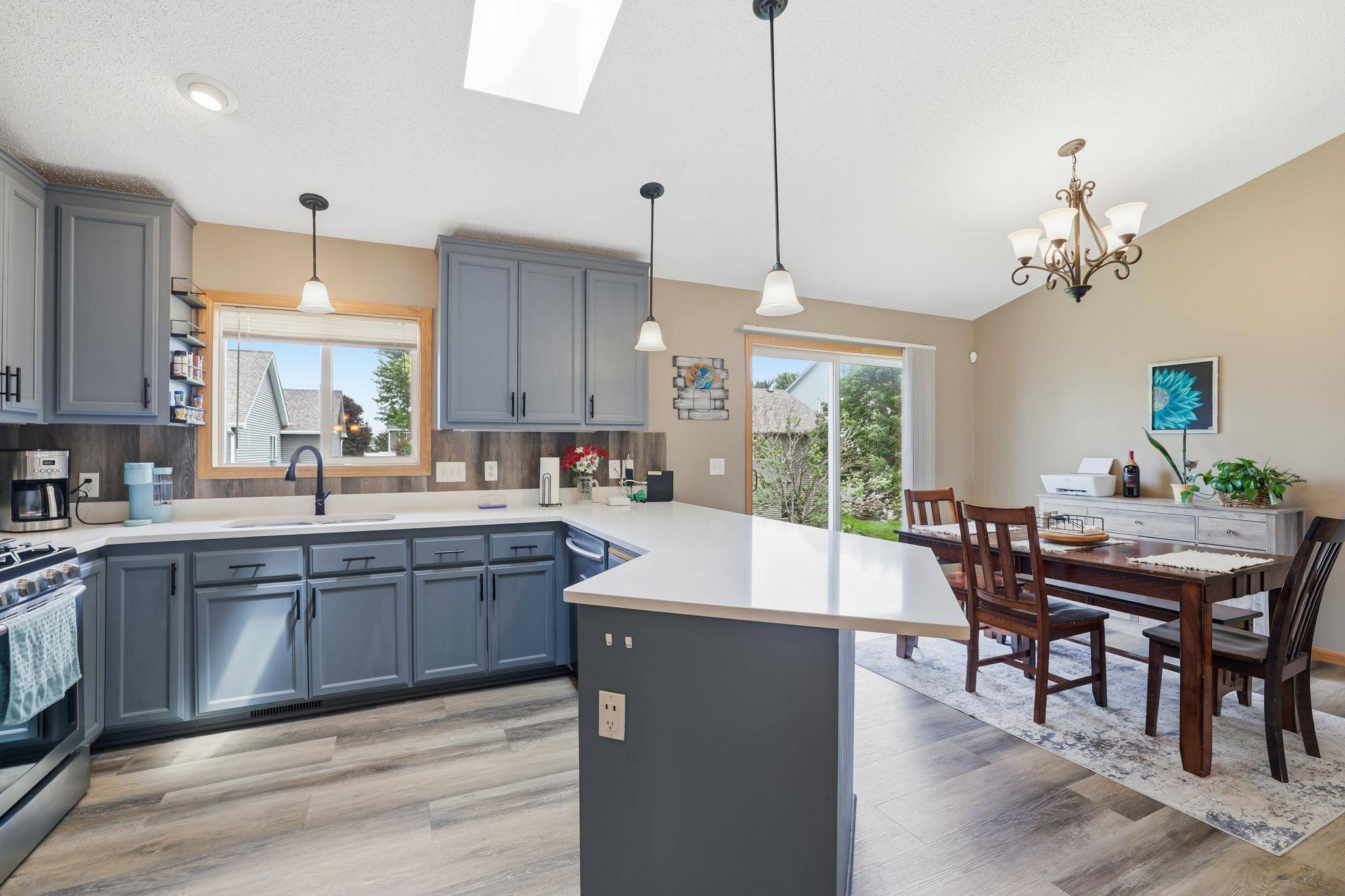 961 Ivy Hills RD, Belle Plaine, MN 56011