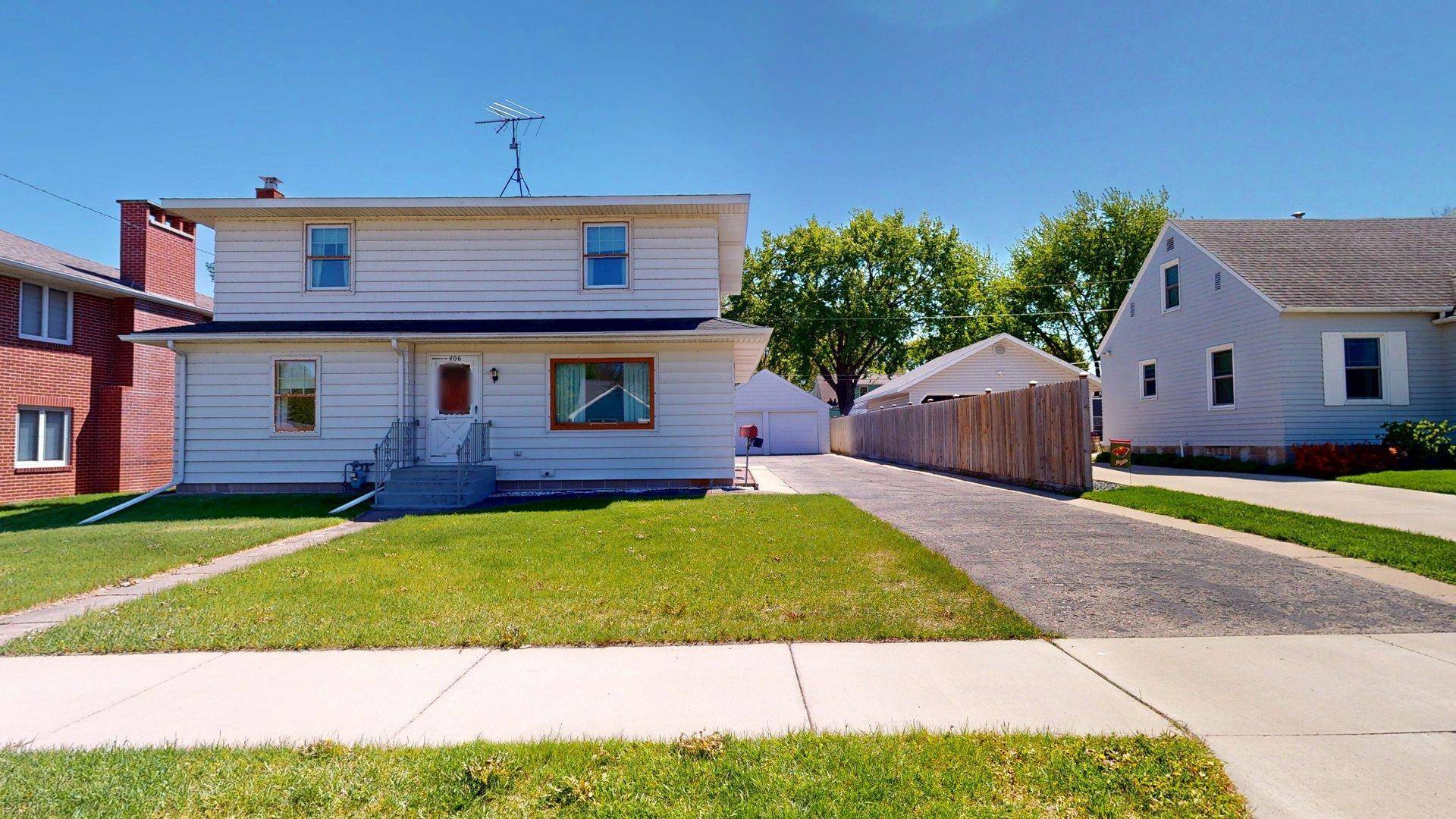 406 Giles PL, Albert Lea, MN 56007