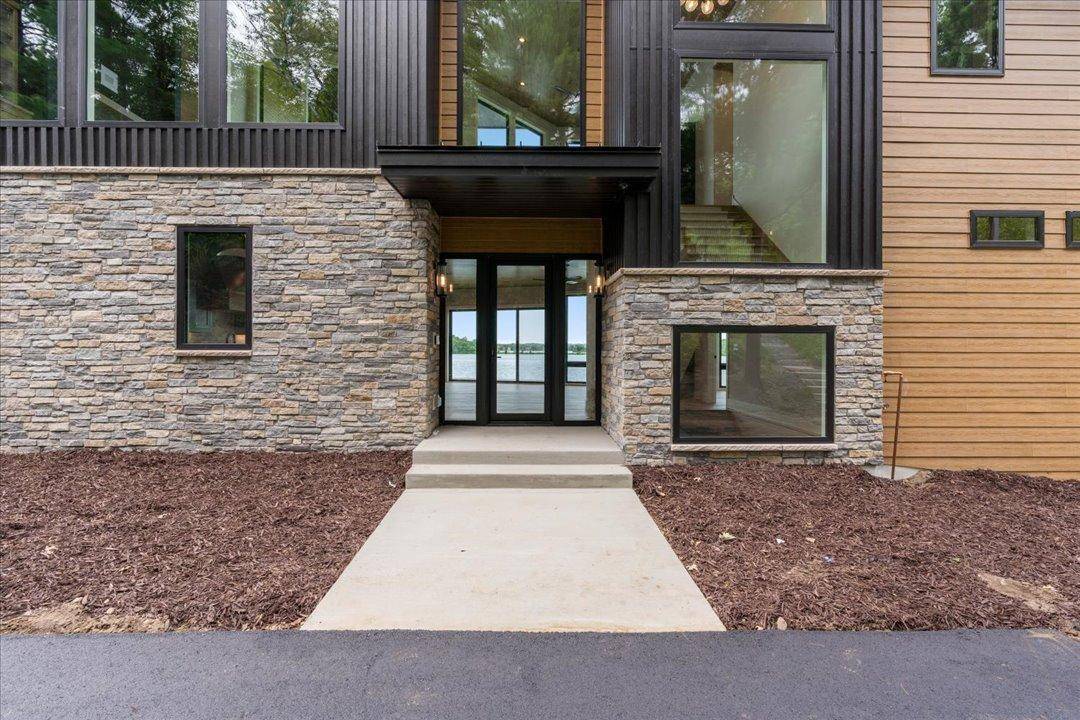 11245 E Steamboat Bay DR, East Gull Lake, MN 56401