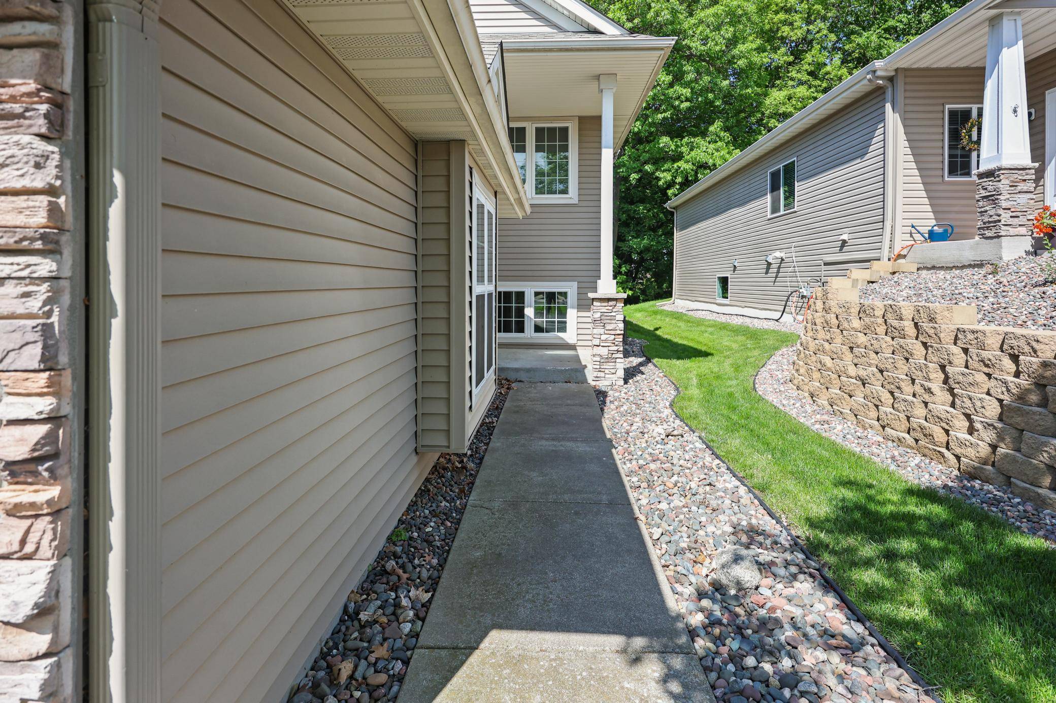 6030 Boulder Ridge DR, Rockford, MN 55373