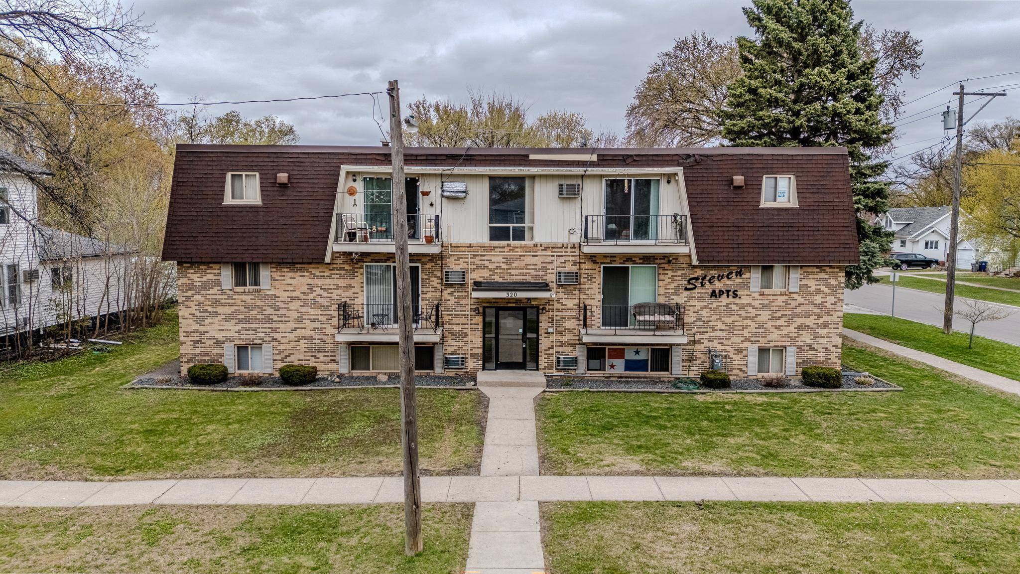 320 6th ST S, Moorhead, MN 56560