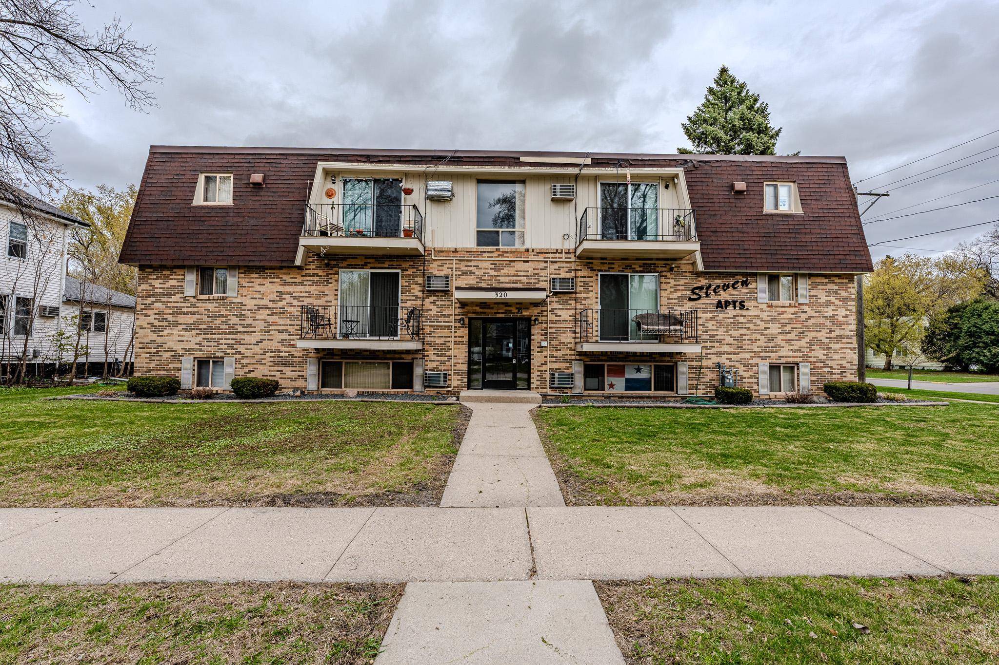 320 6th ST S, Moorhead, MN 56560