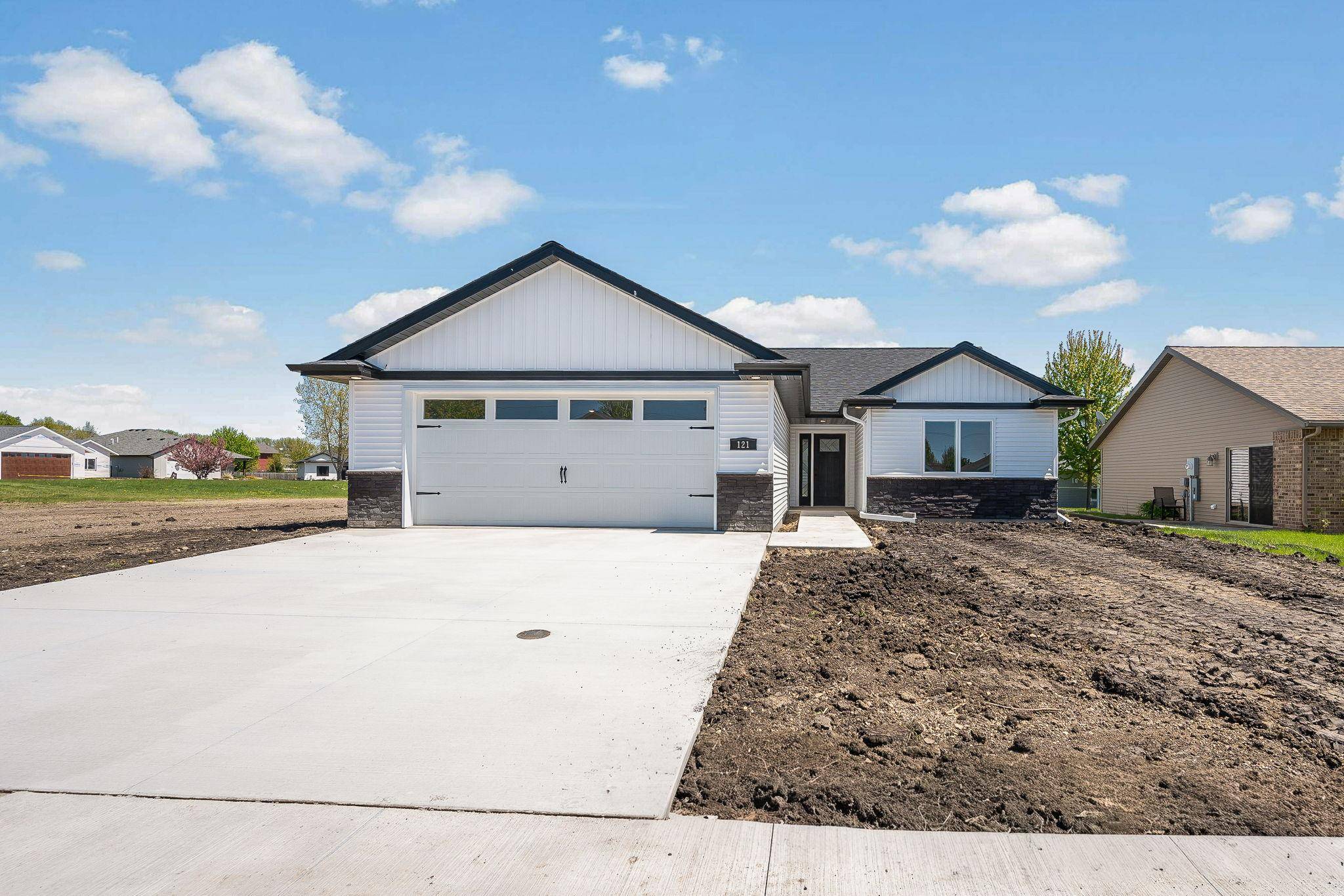 121 Copper Village CIR, Mankato, MN 56001