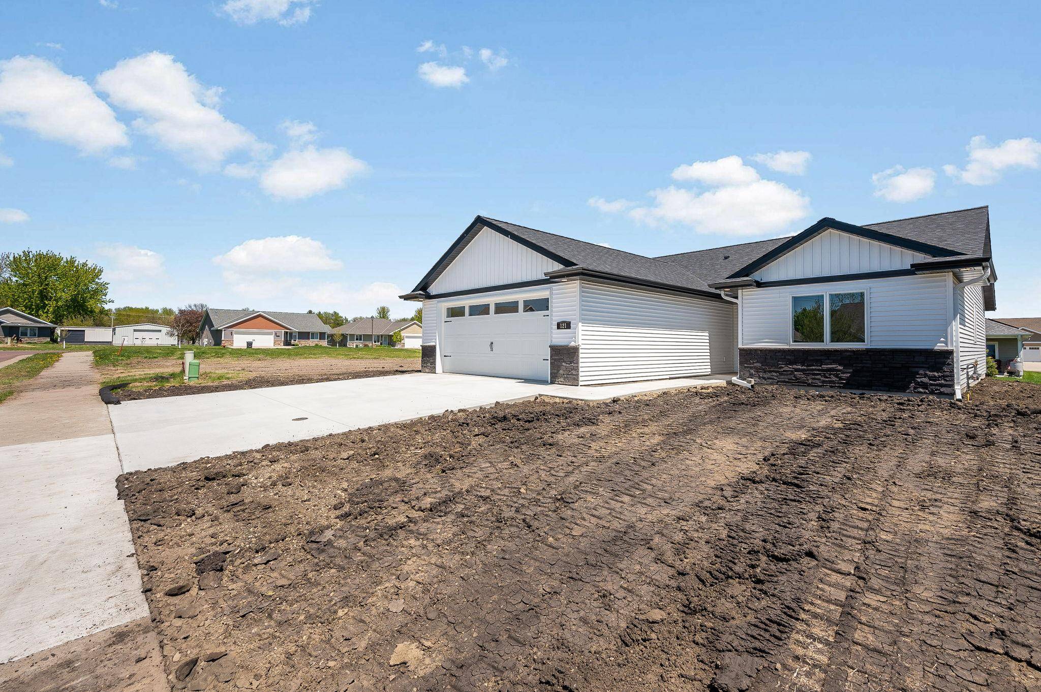 121 Copper Village CIR, Mankato, MN 56001
