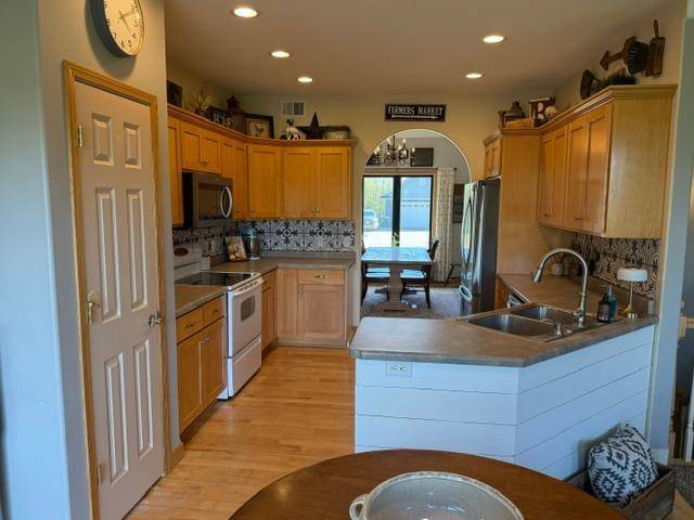 365 Trailstone DR SW, Cokato, MN 55321