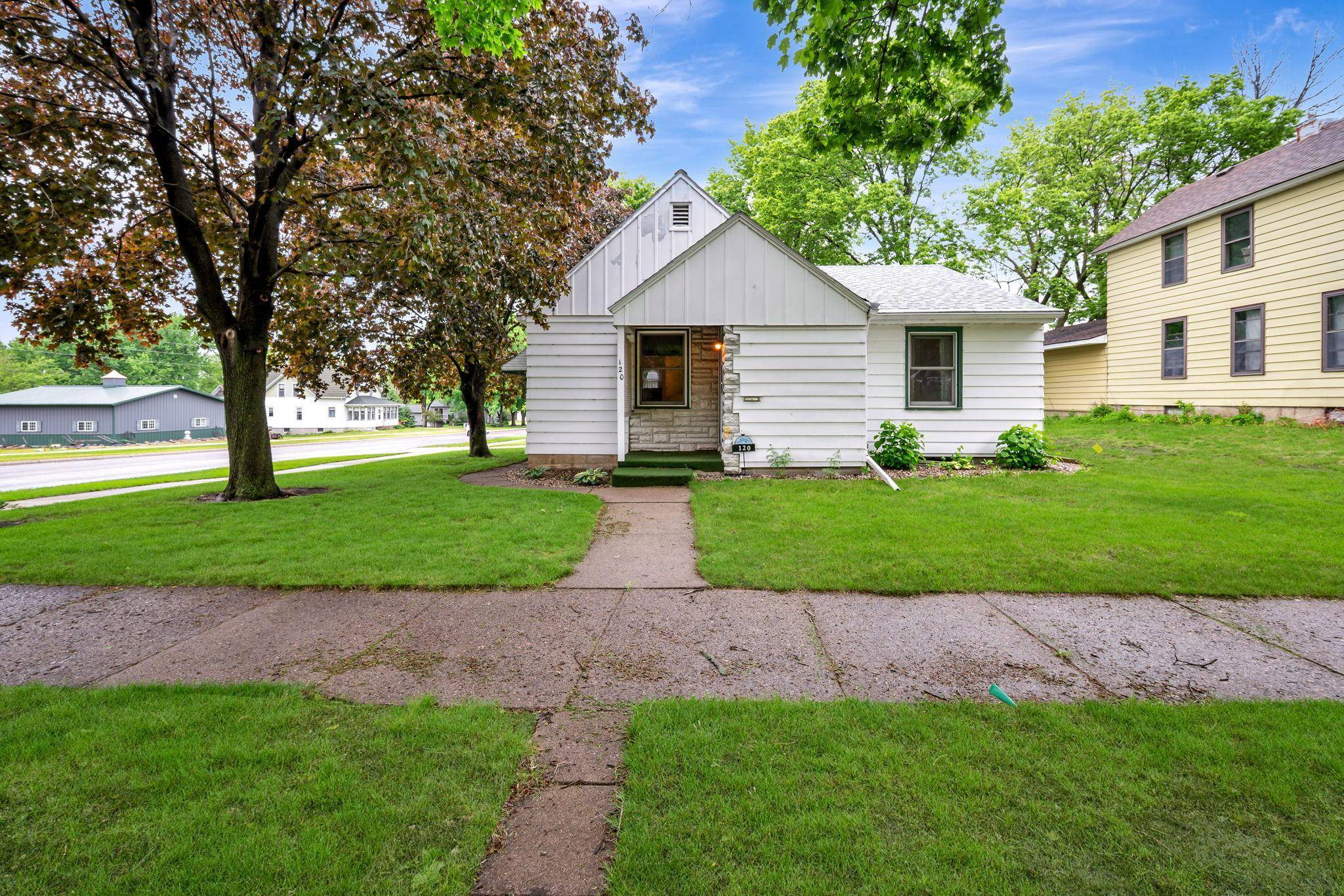120 W 9th ST, Fairmont, MN 56031