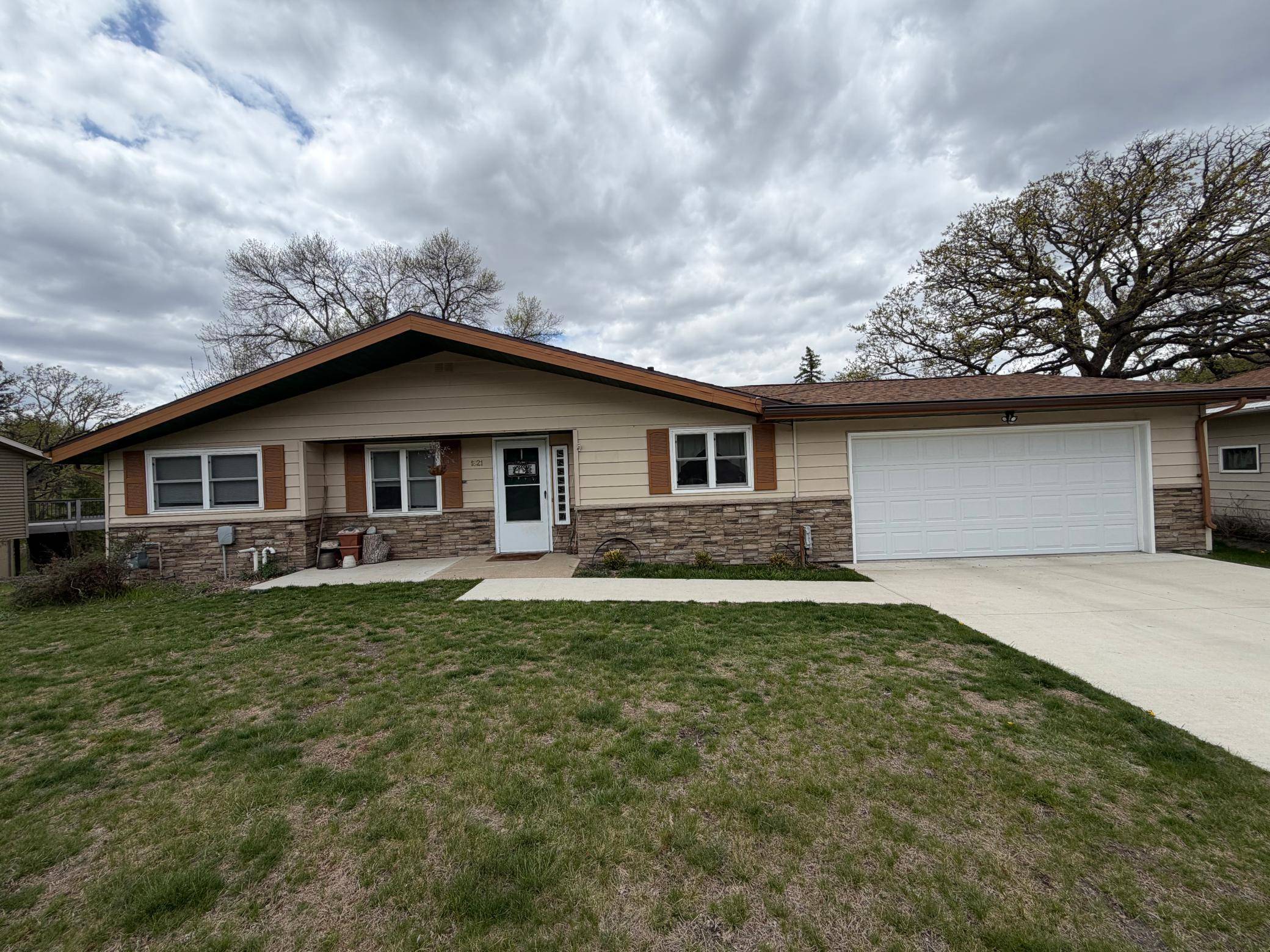 1821 Brookside CIR, Albert Lea, MN 56007