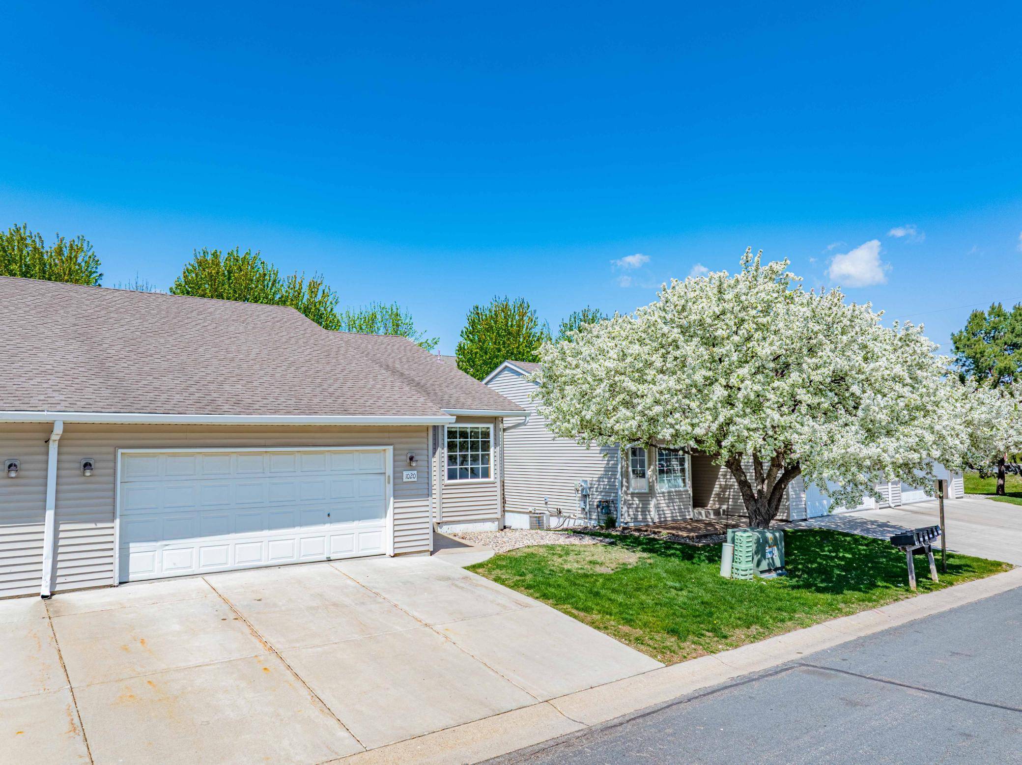 1020 Primrose LN, Waconia, MN 55387