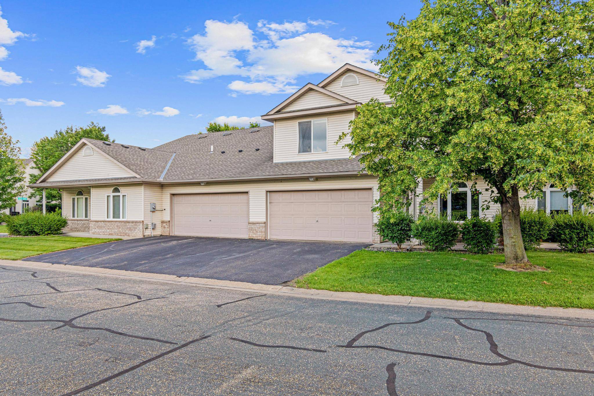 1234 Crystal PL E, Chaska, MN 55318