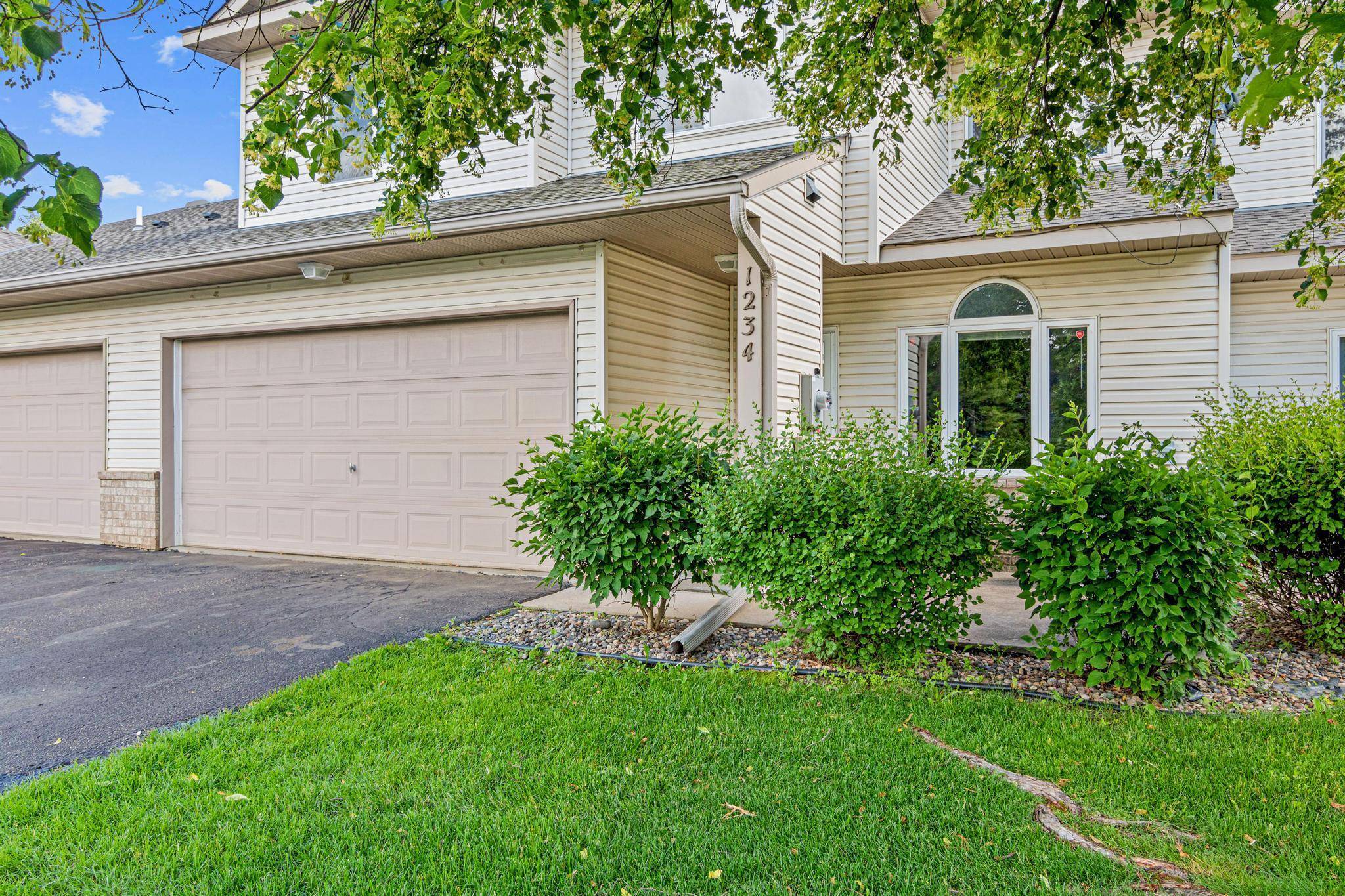 1234 Crystal PL E, Chaska, MN 55318