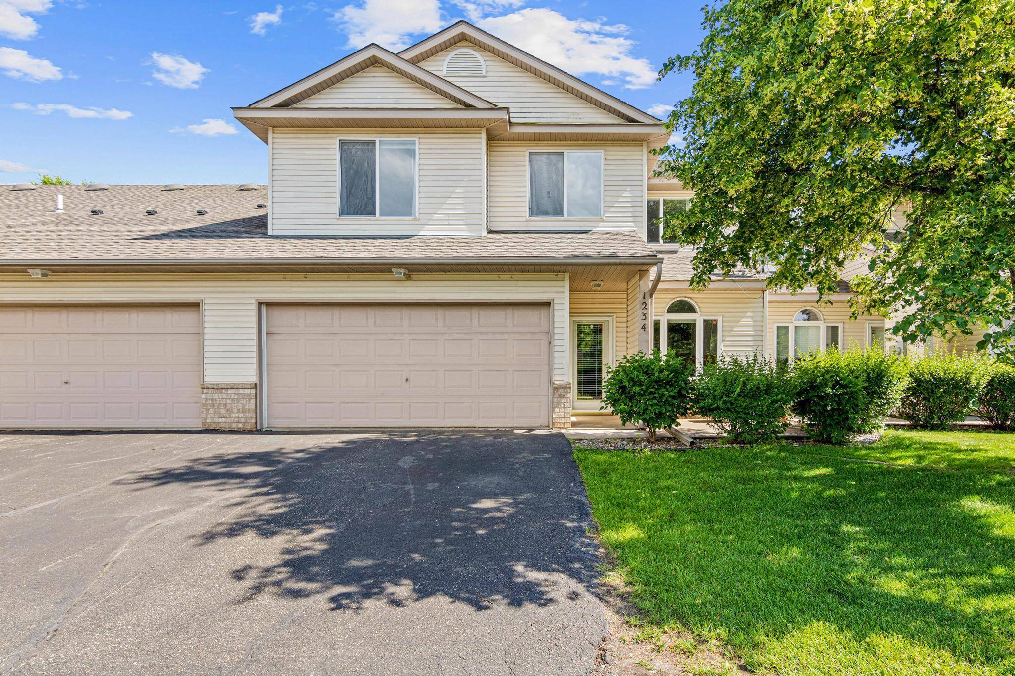 1234 Crystal PL E, Chaska, MN 55318