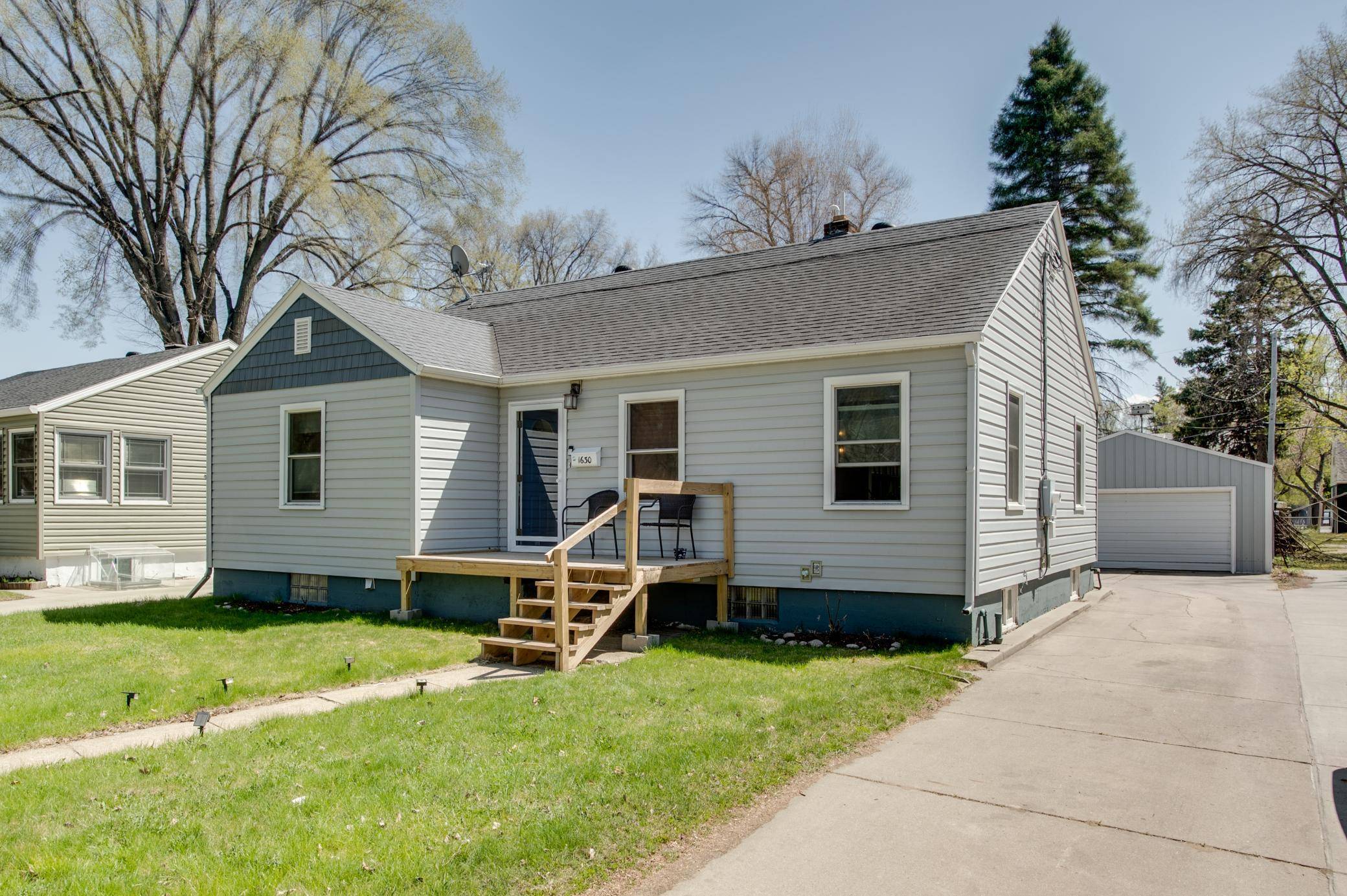 1630 6th AVE S, Fargo, ND 58103