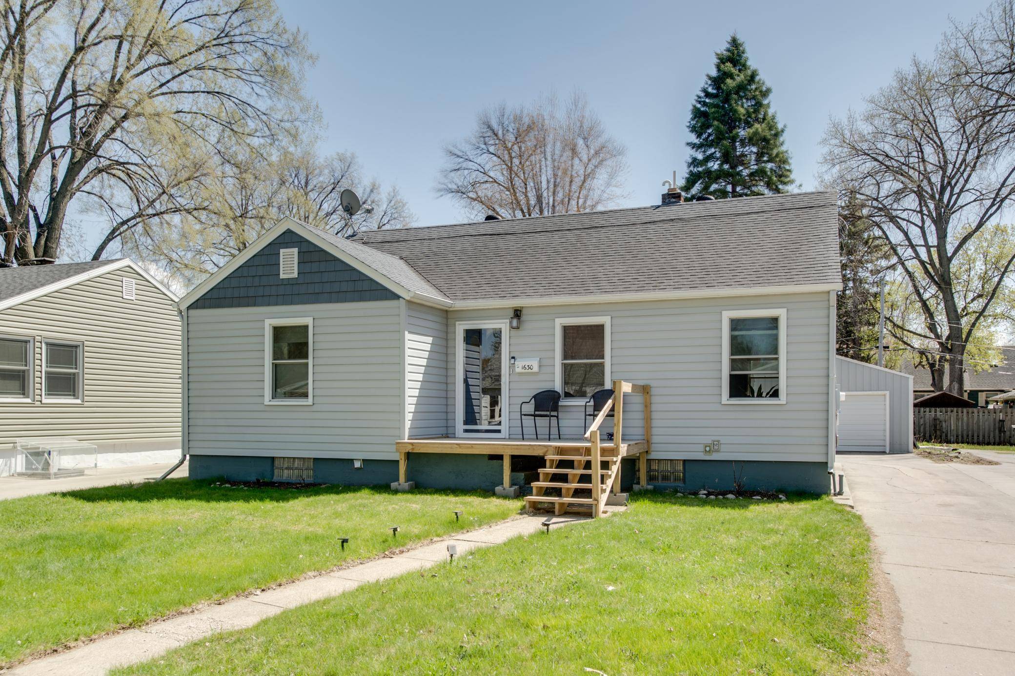 1630 6th AVE S, Fargo, ND 58103