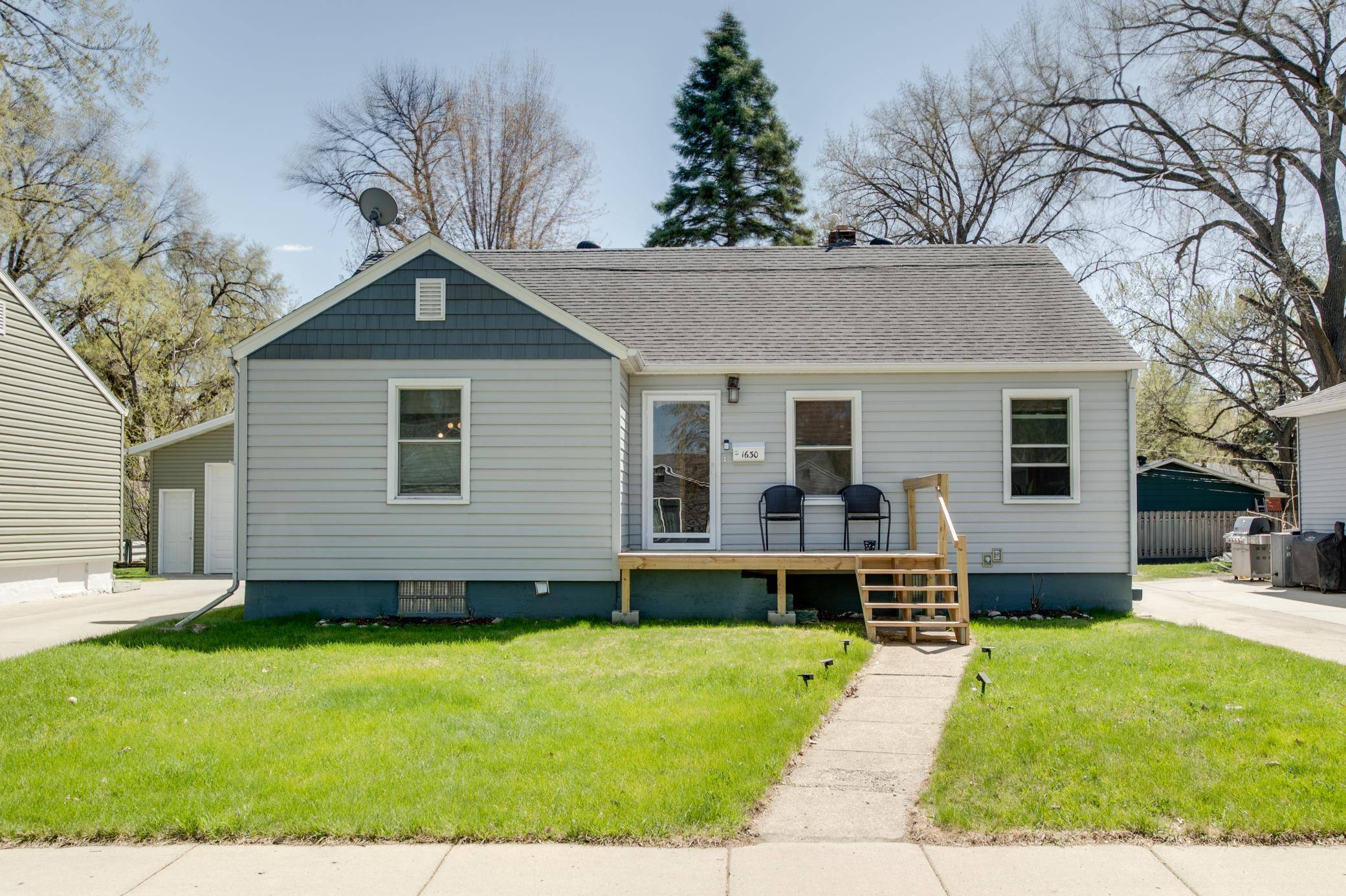1630 6th AVE S, Fargo, ND 58103