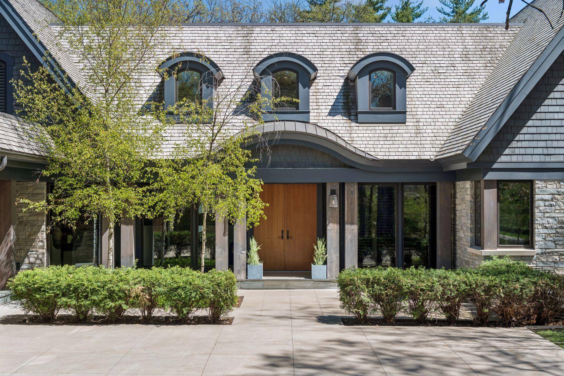 2201 Isengard ST, Minnetonka, MN 55305