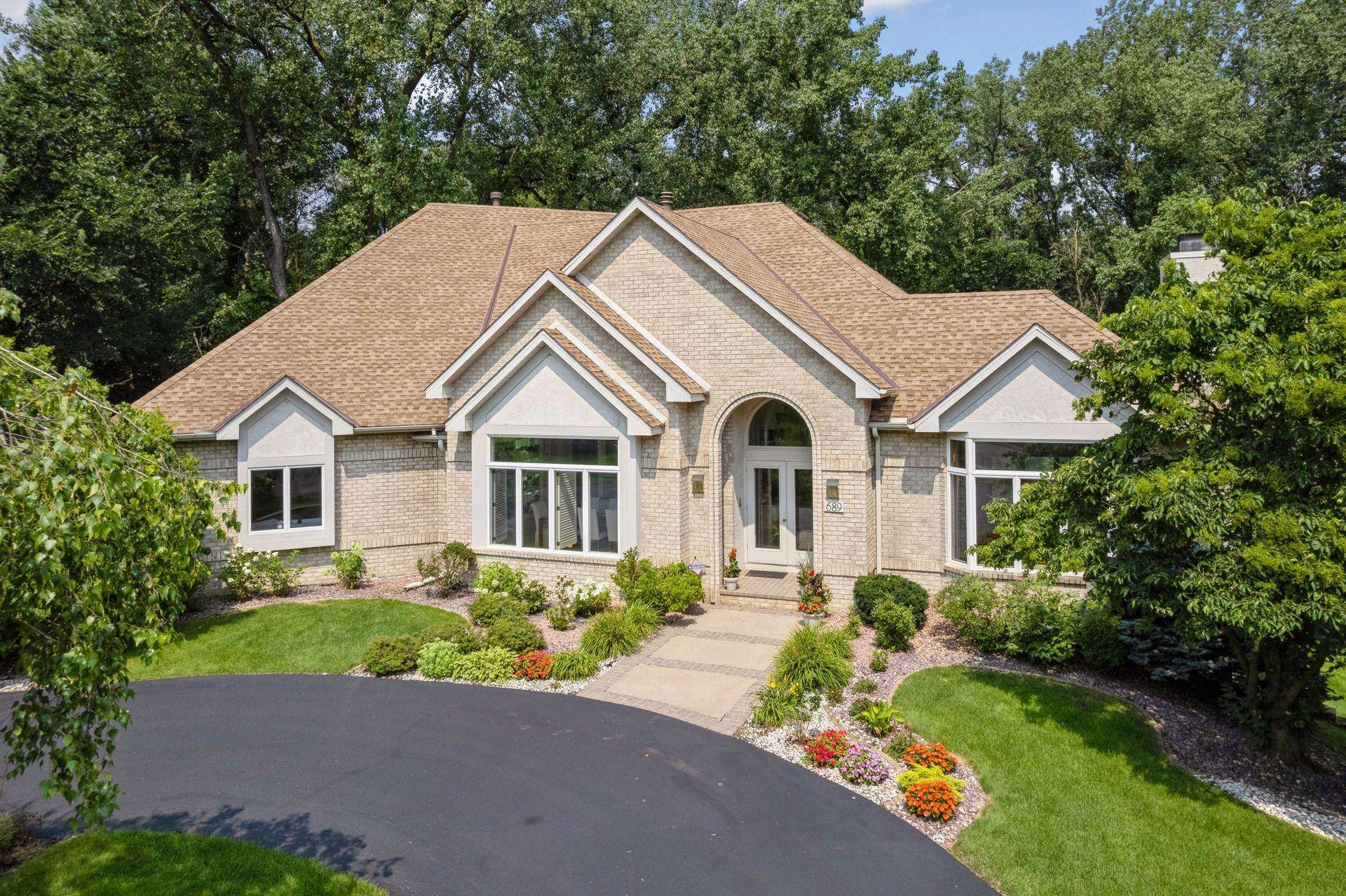 689 Brookside LN, Mendota Heights, MN 55118