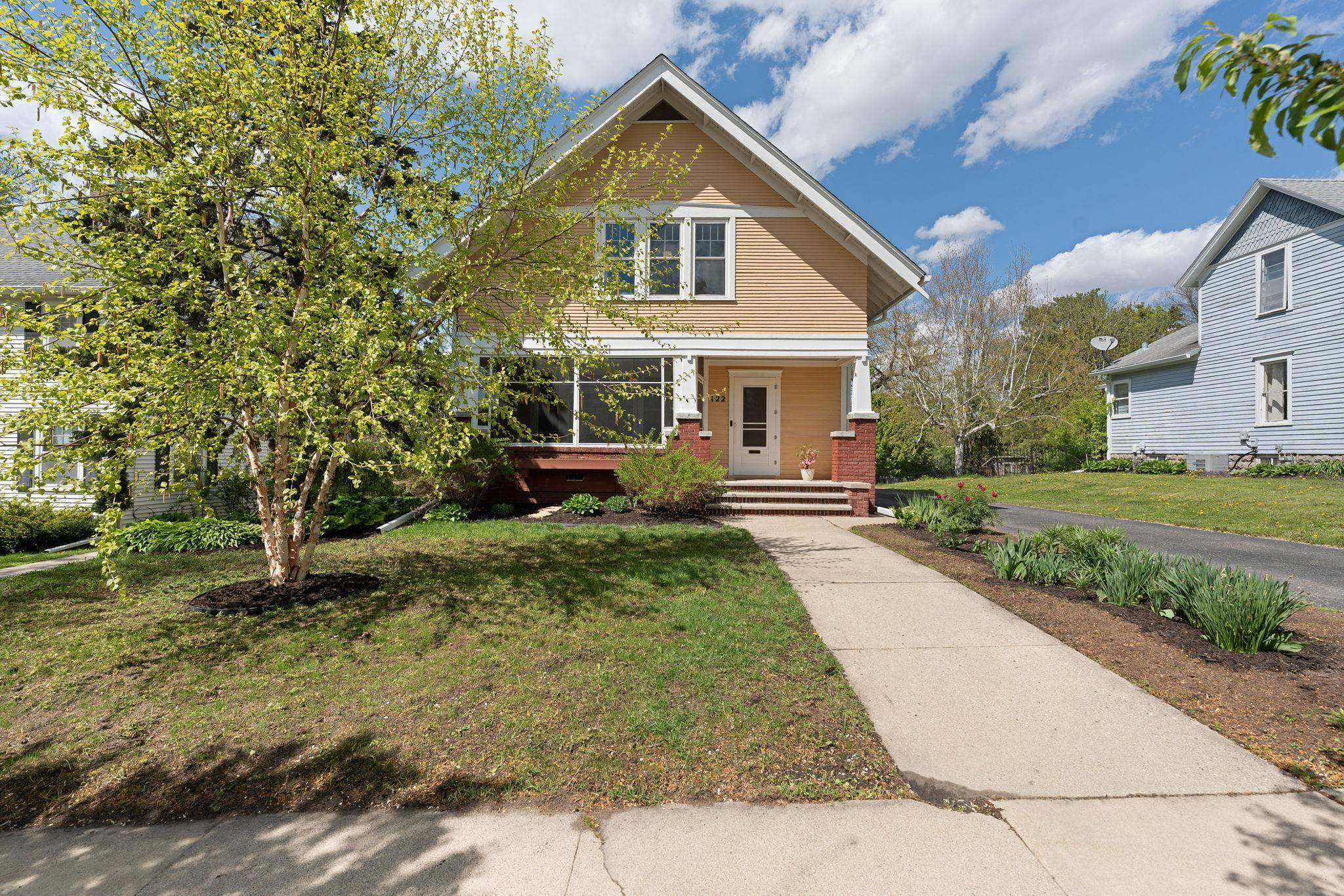 122 E University ST, Owatonna, MN 55060