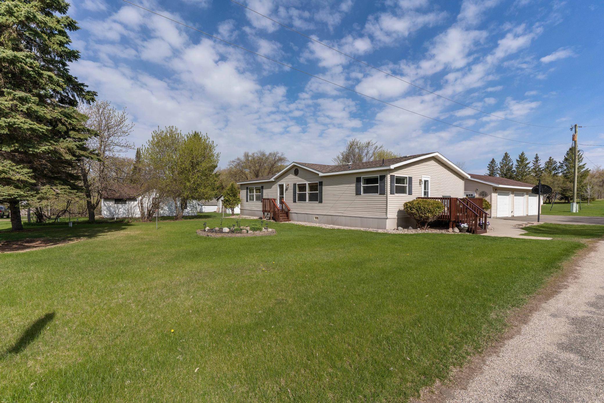 211 E Central AVE, Clitherall, MN 56524