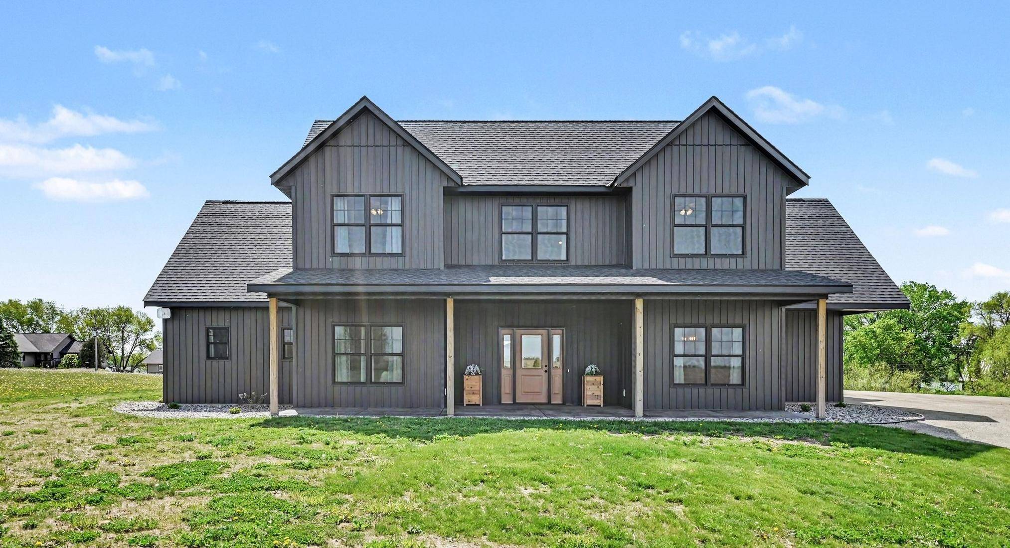 19347 Lake Volney CIR, Le Center, MN 56057