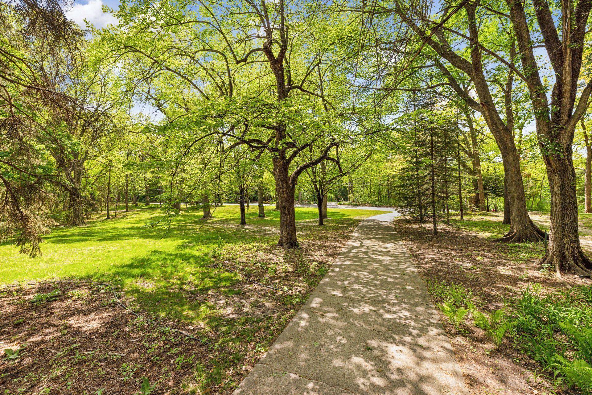 5125 Schaefer RD, Edina, MN 55436