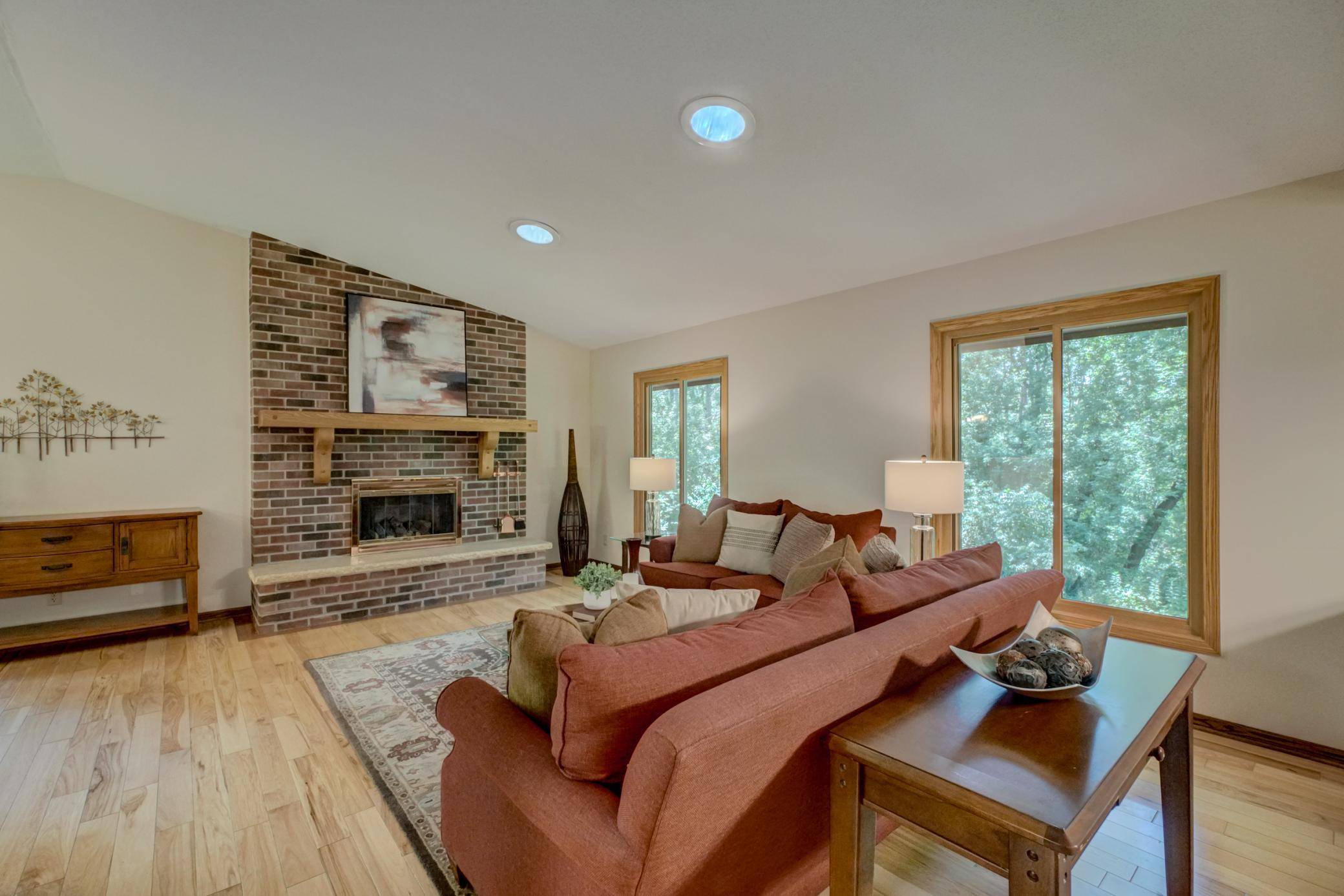 10 High Circle WAY, North Oaks, MN 55127