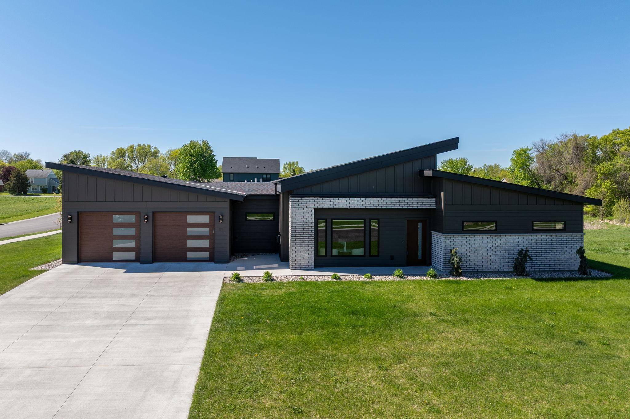 11 South Pointe CT, North Mankato, MN 56003
