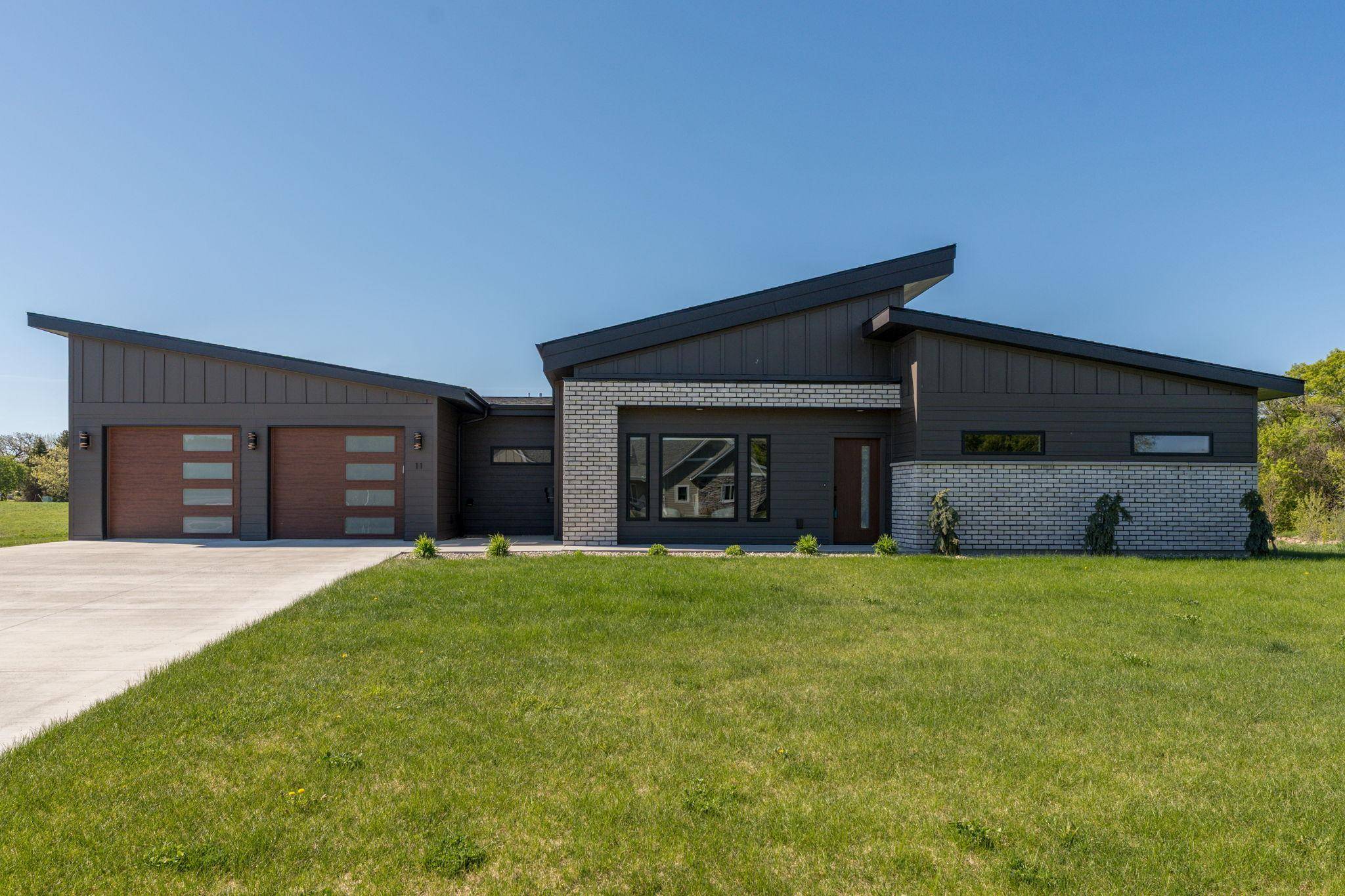 11 South Pointe CT, North Mankato, MN 56003