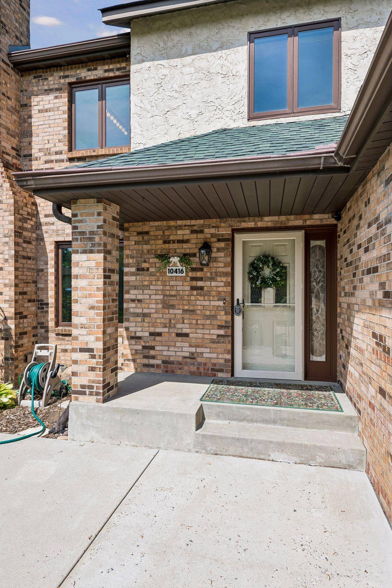 10416 Briar CIR, Bloomington, MN 55437