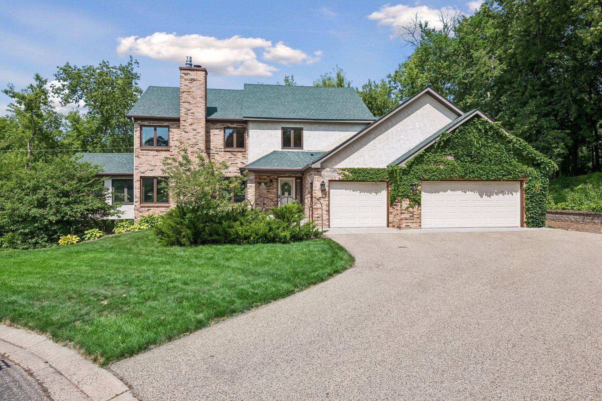10416 Briar CIR, Bloomington, MN 55437