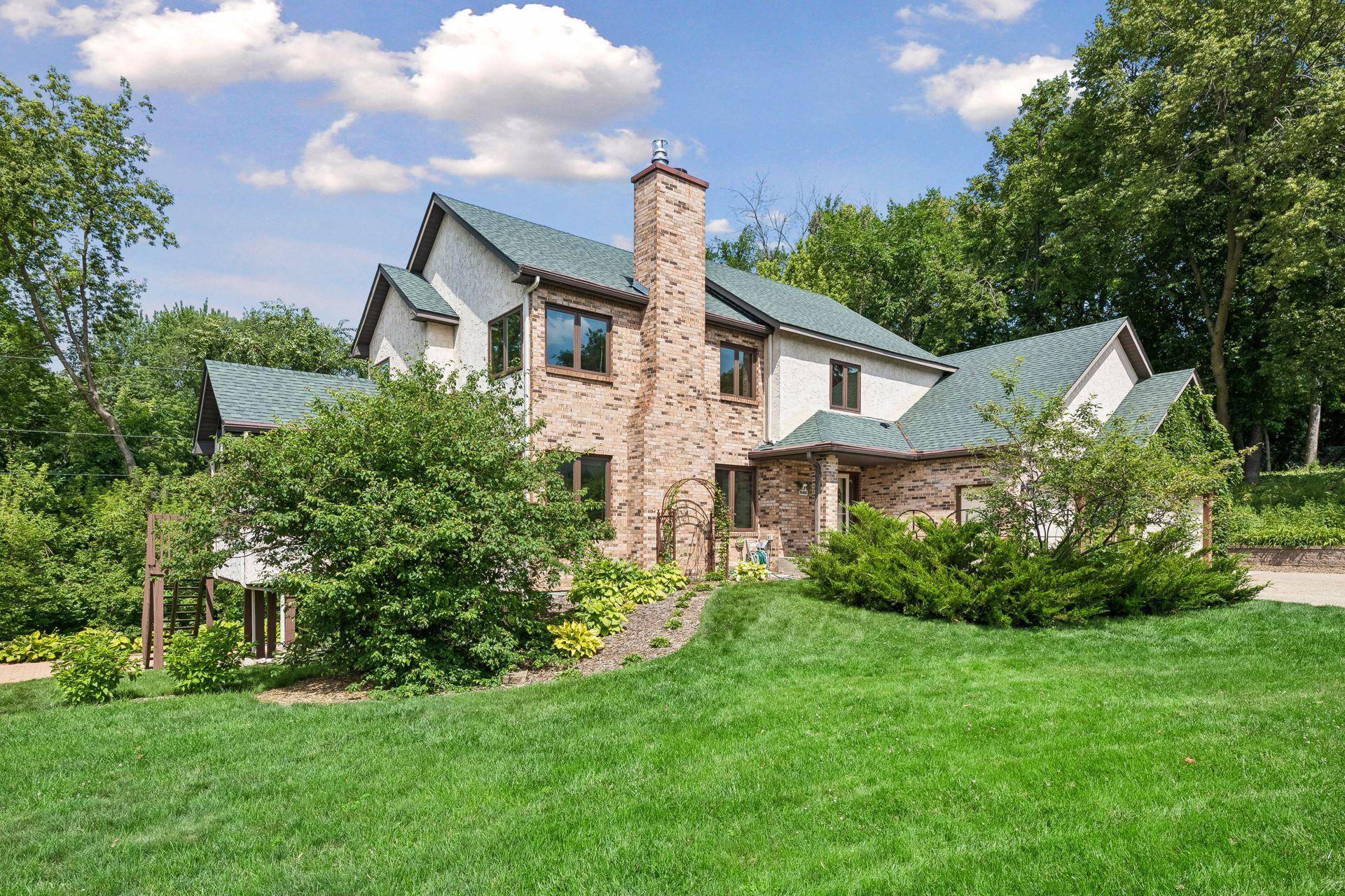 10416 Briar CIR, Bloomington, MN 55437