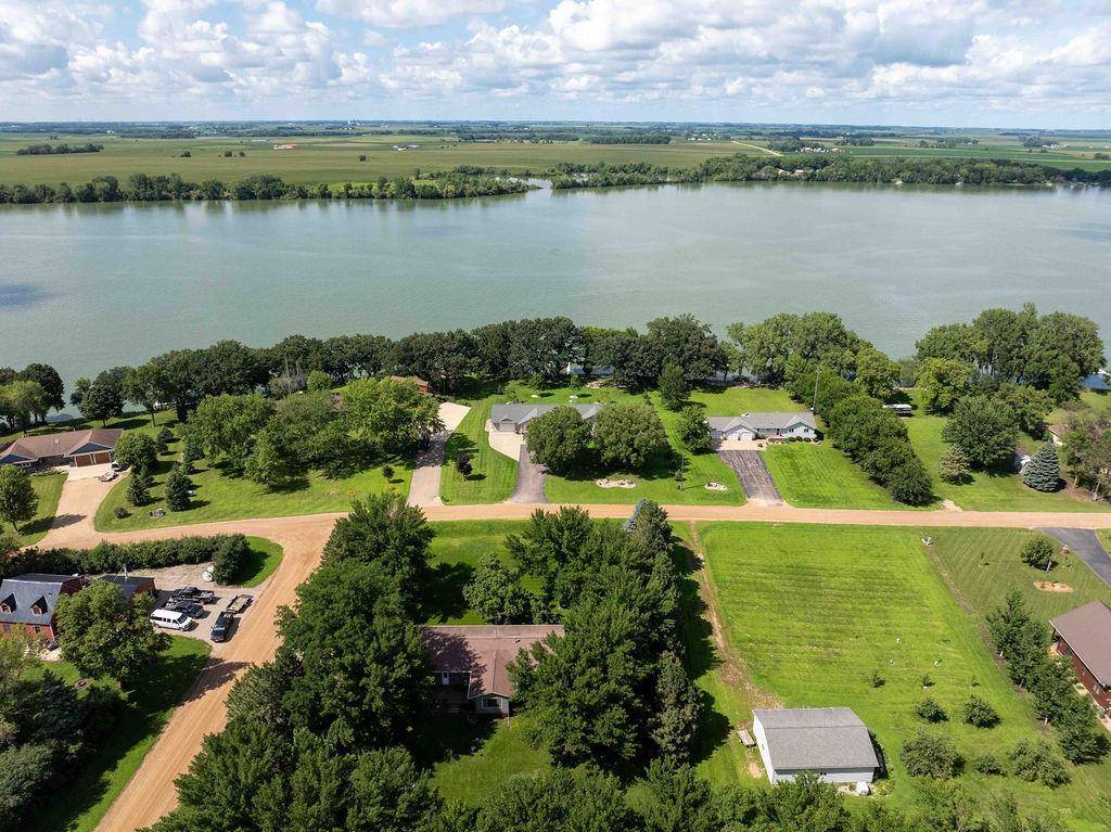 4 S Fox Lake DR E, Sherburn, MN 56171