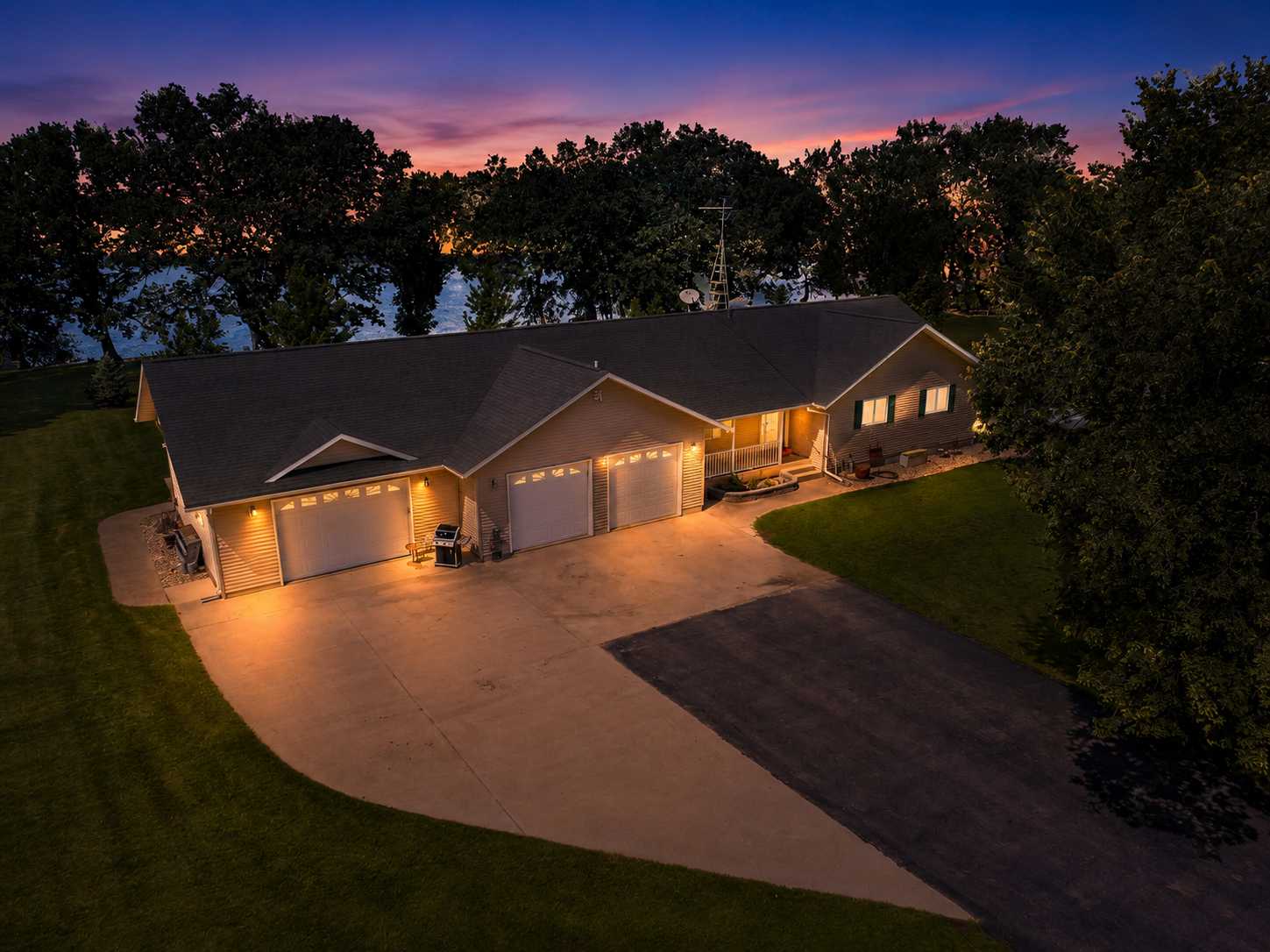4 S Fox Lake DR E, Sherburn, MN 56171