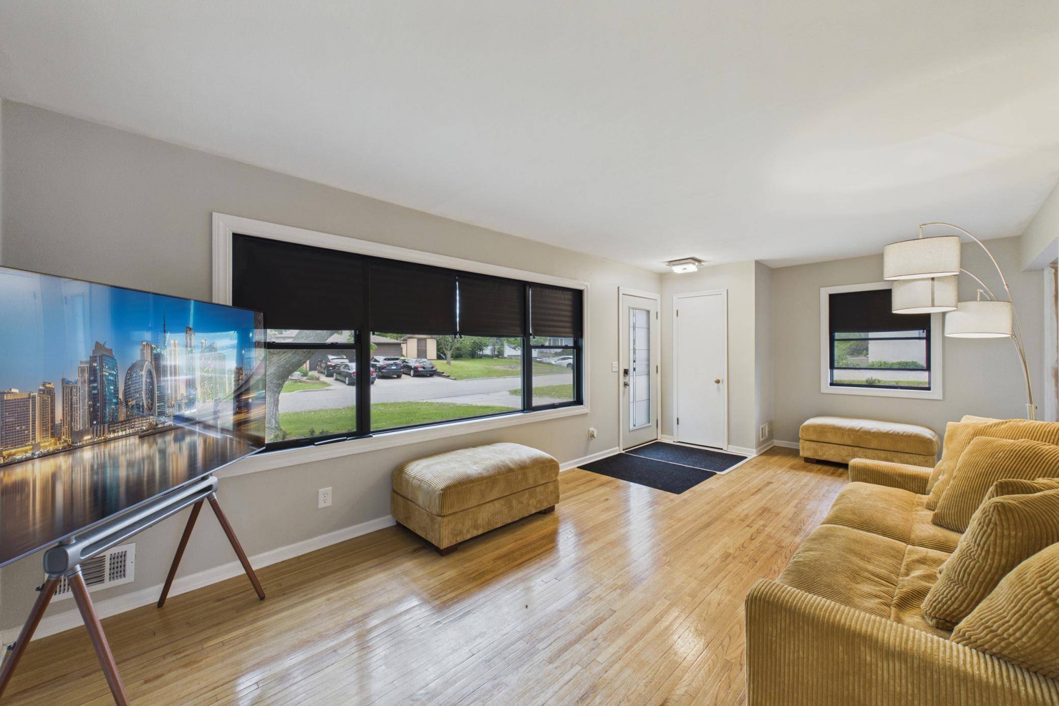 6924 Drew AVE N, Brooklyn Center, MN 55429