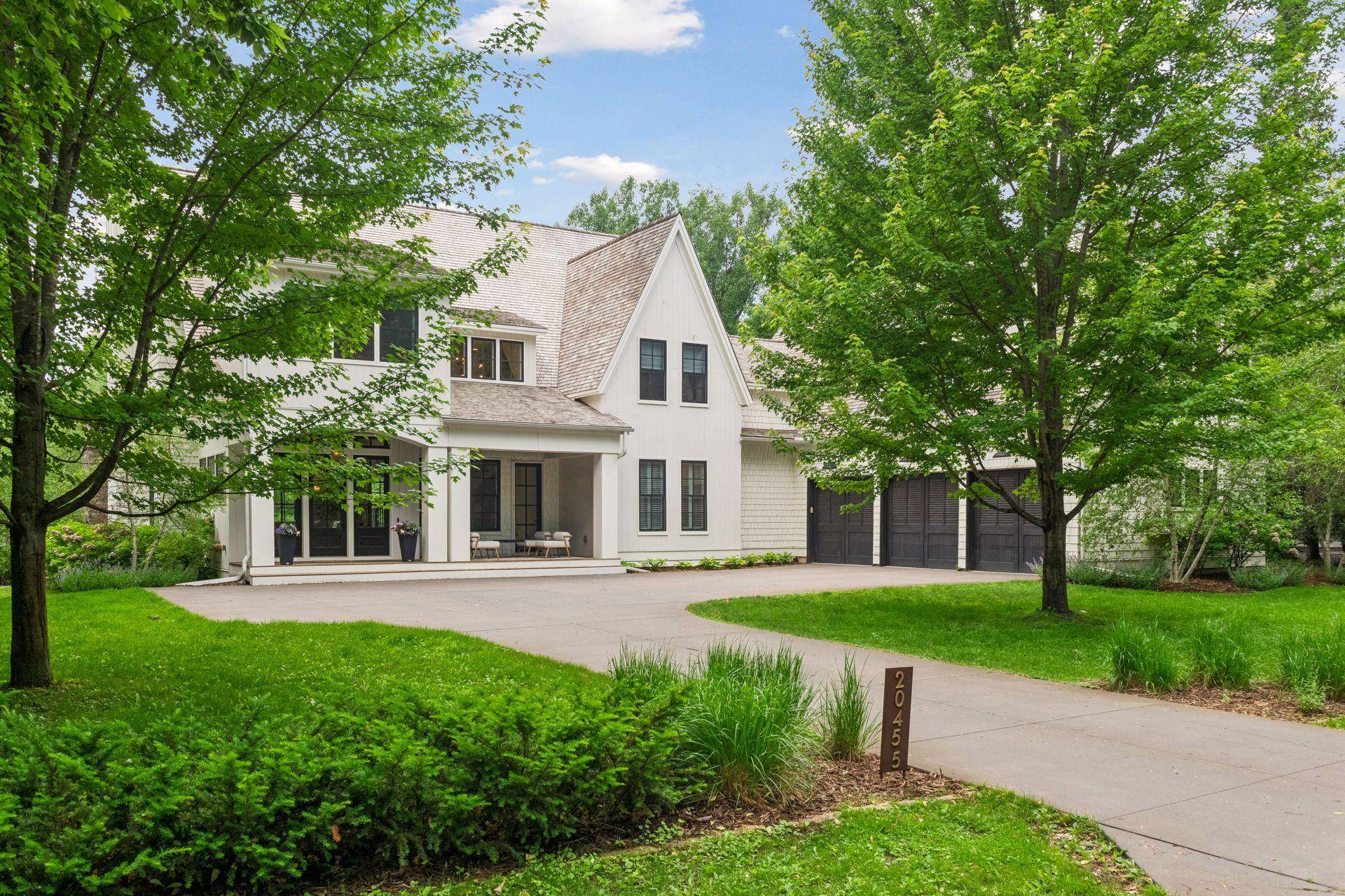 20455 Park PL, Deephaven, MN 55331