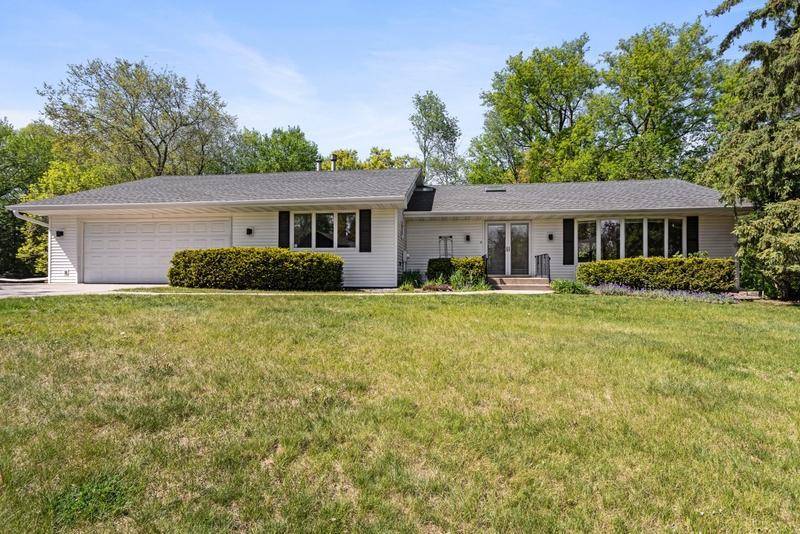 1948 Crown Point DR, Mendota Heights, MN 55118