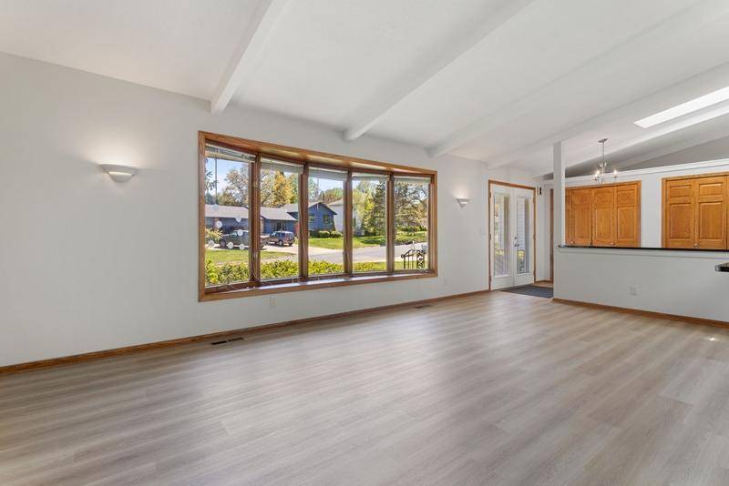1948 Crown Point DR, Mendota Heights, MN 55118