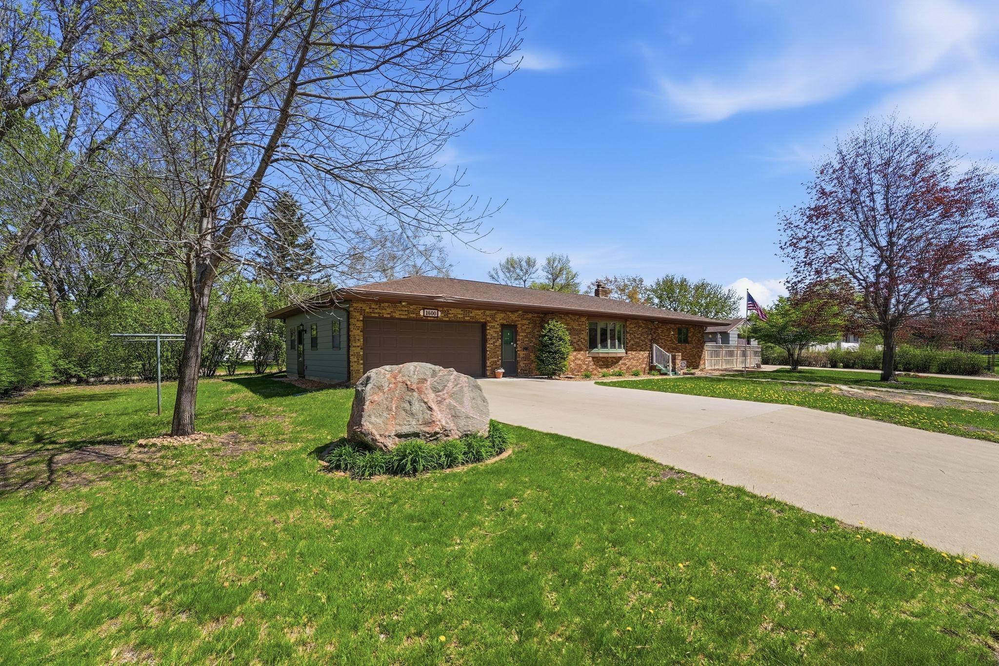 1600 7th AVE SE, Willmar, MN 56201