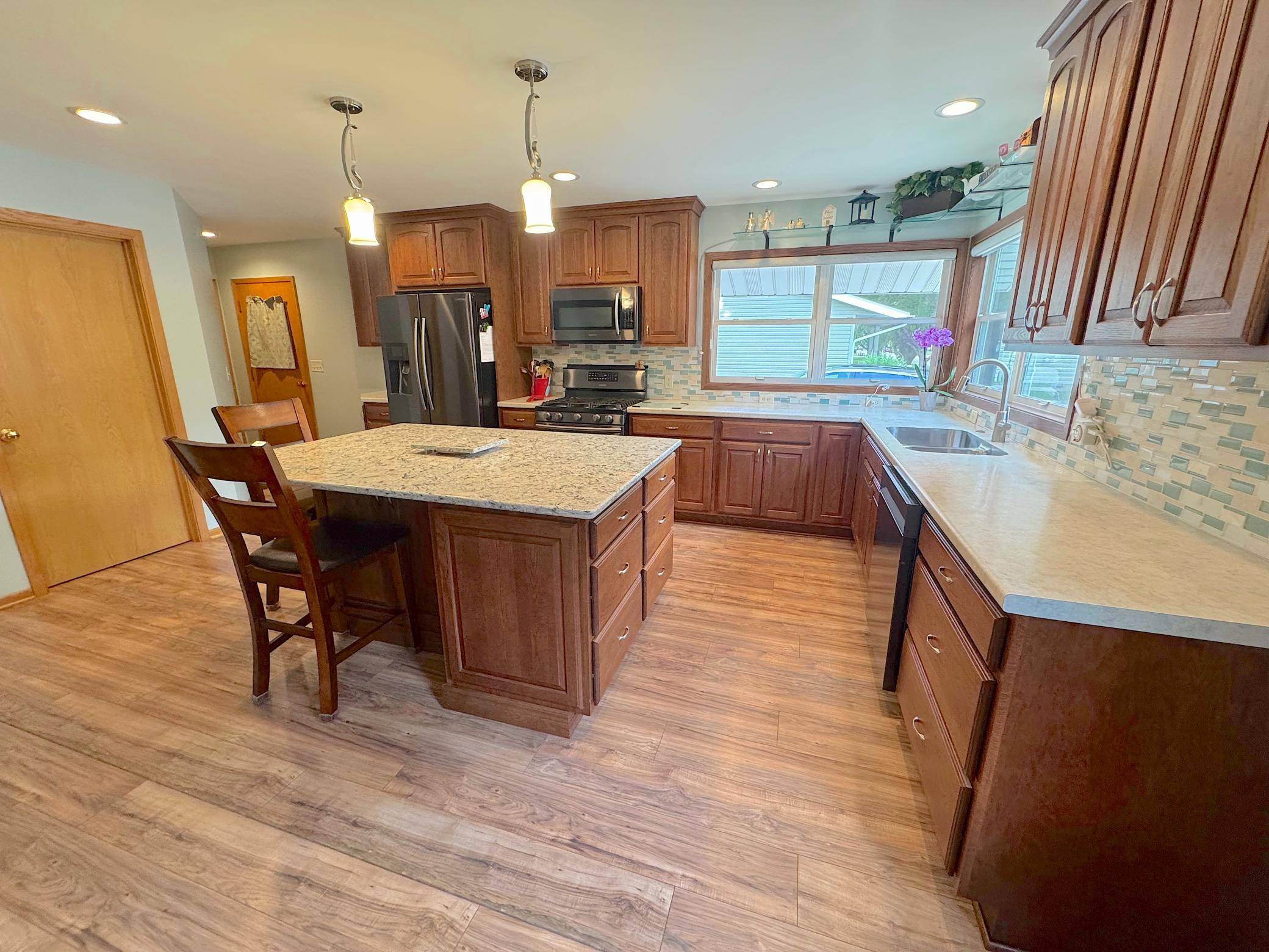 608 Elaine AVE, Marshall, MN 56258