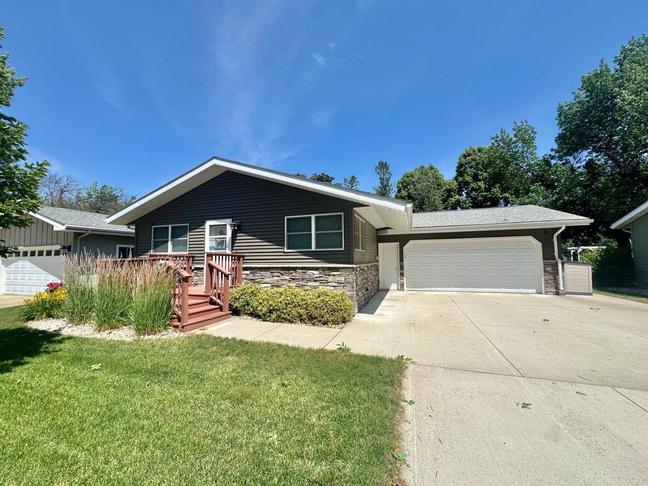 608 Elaine AVE, Marshall, MN 56258