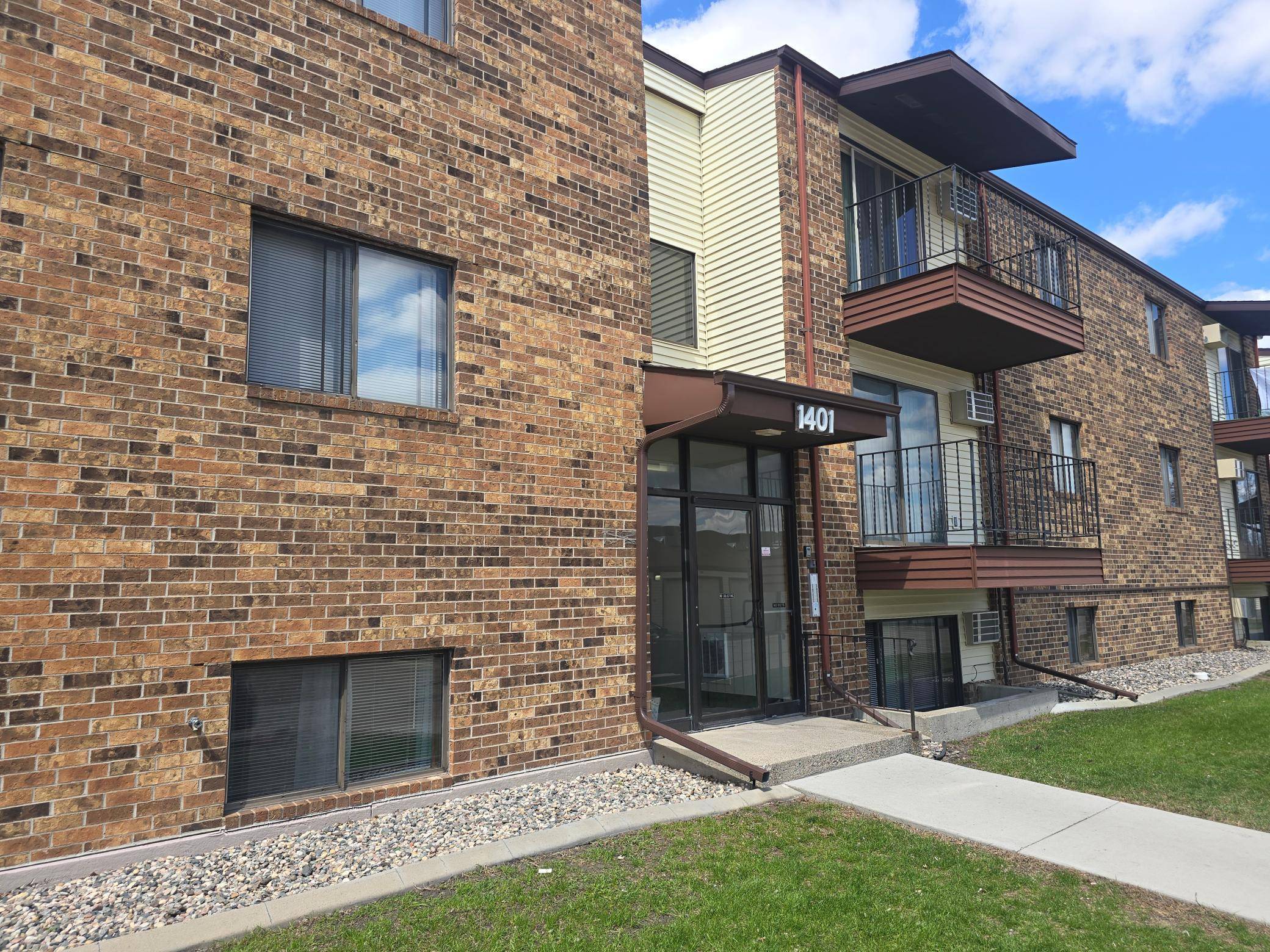 1401 27th AVE S, Fargo, ND 58103