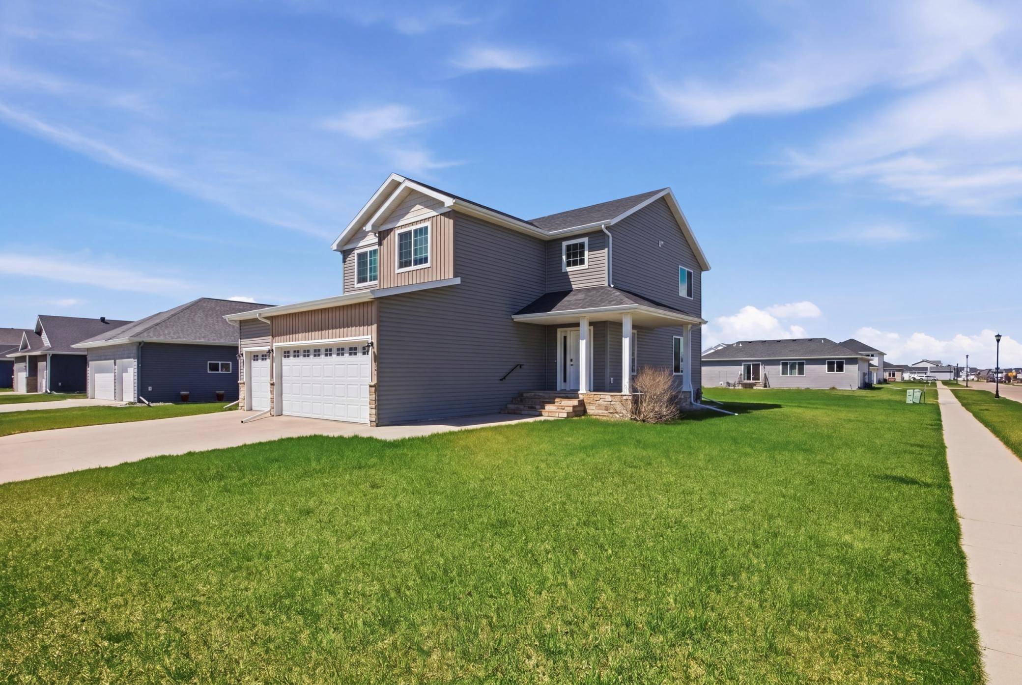 1206 Commander DR W, West Fargo, ND 58078
