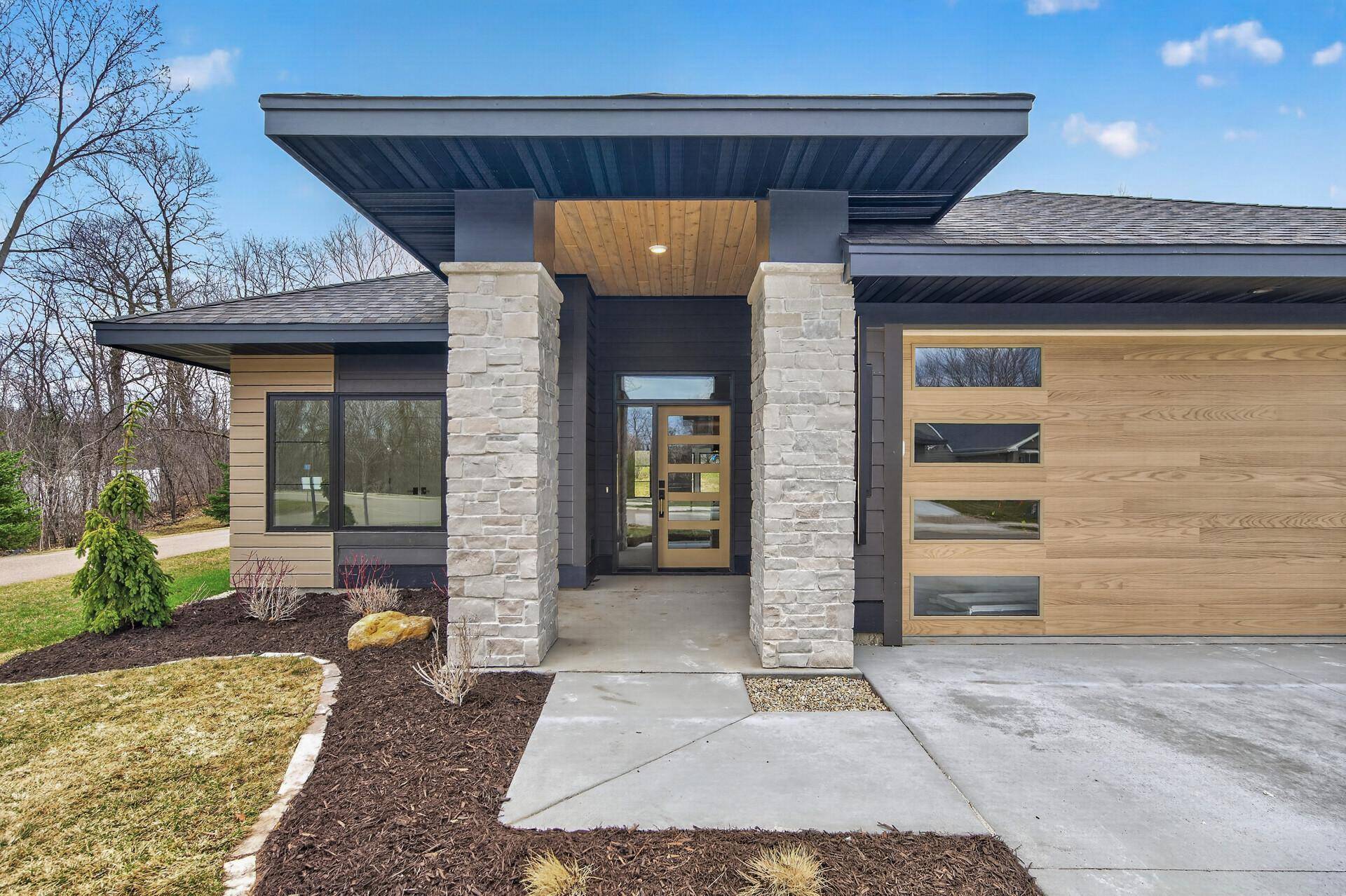 7743 146th TER, Savage, MN 55378