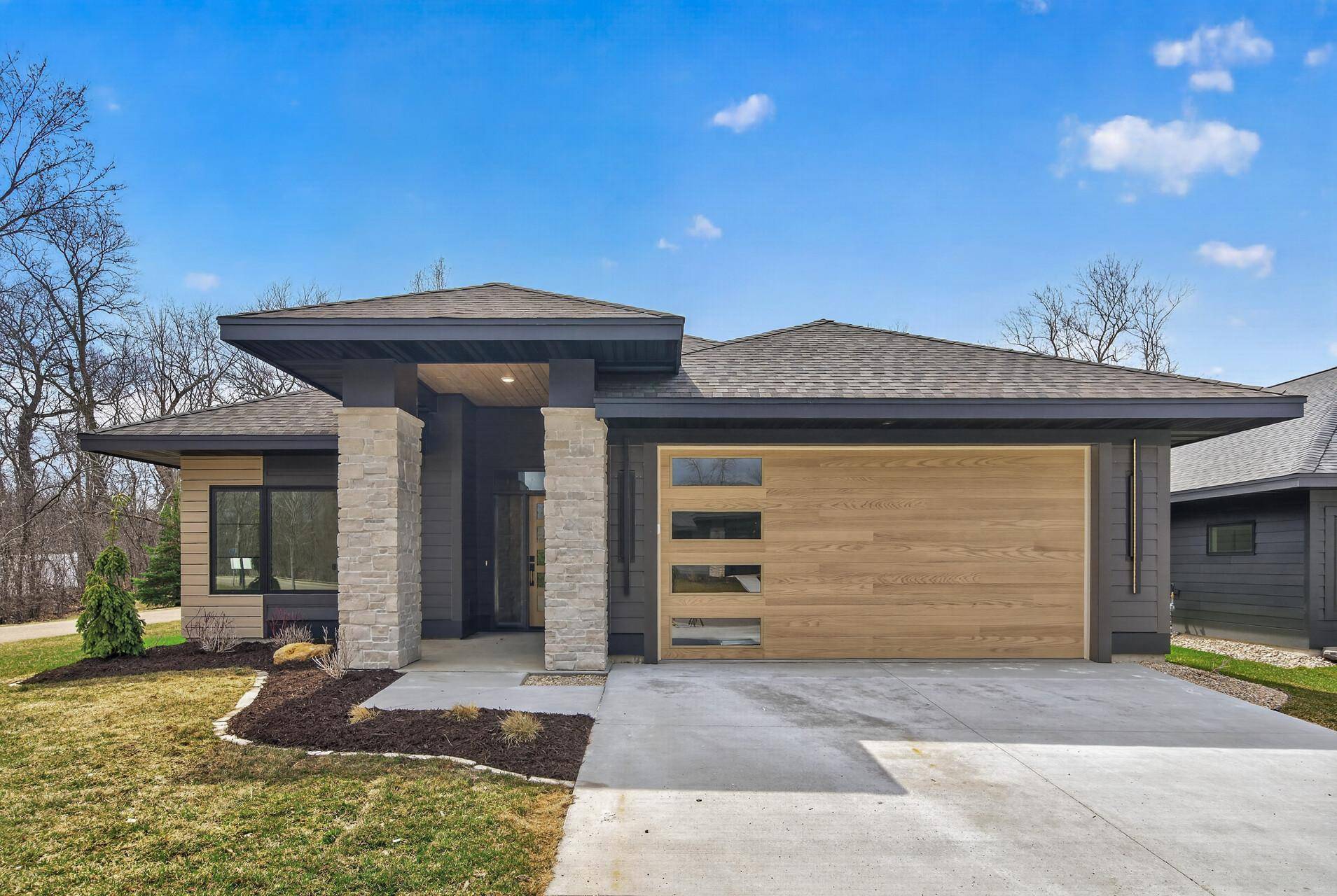 7743 146th TER, Savage, MN 55378