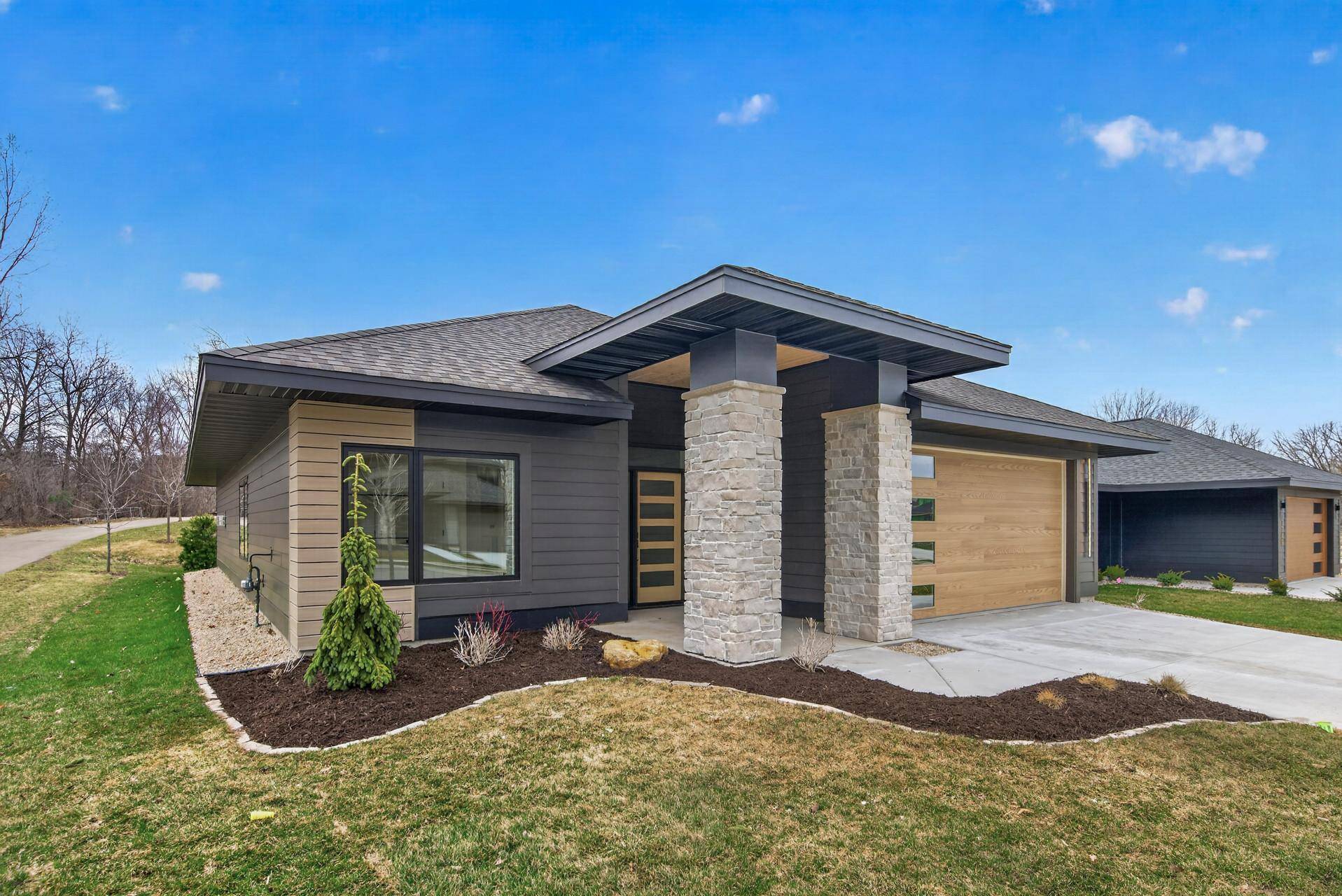 7743 146th TER, Savage, MN 55378