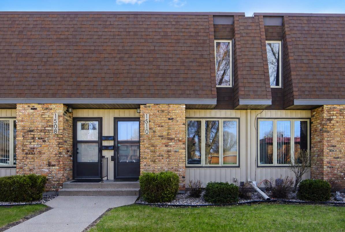 1510 16 1/2 ST S, Fargo, ND 58103