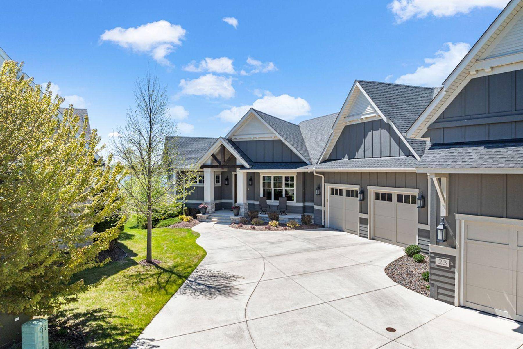 23 Phoebe LN, North Oaks, MN 55127