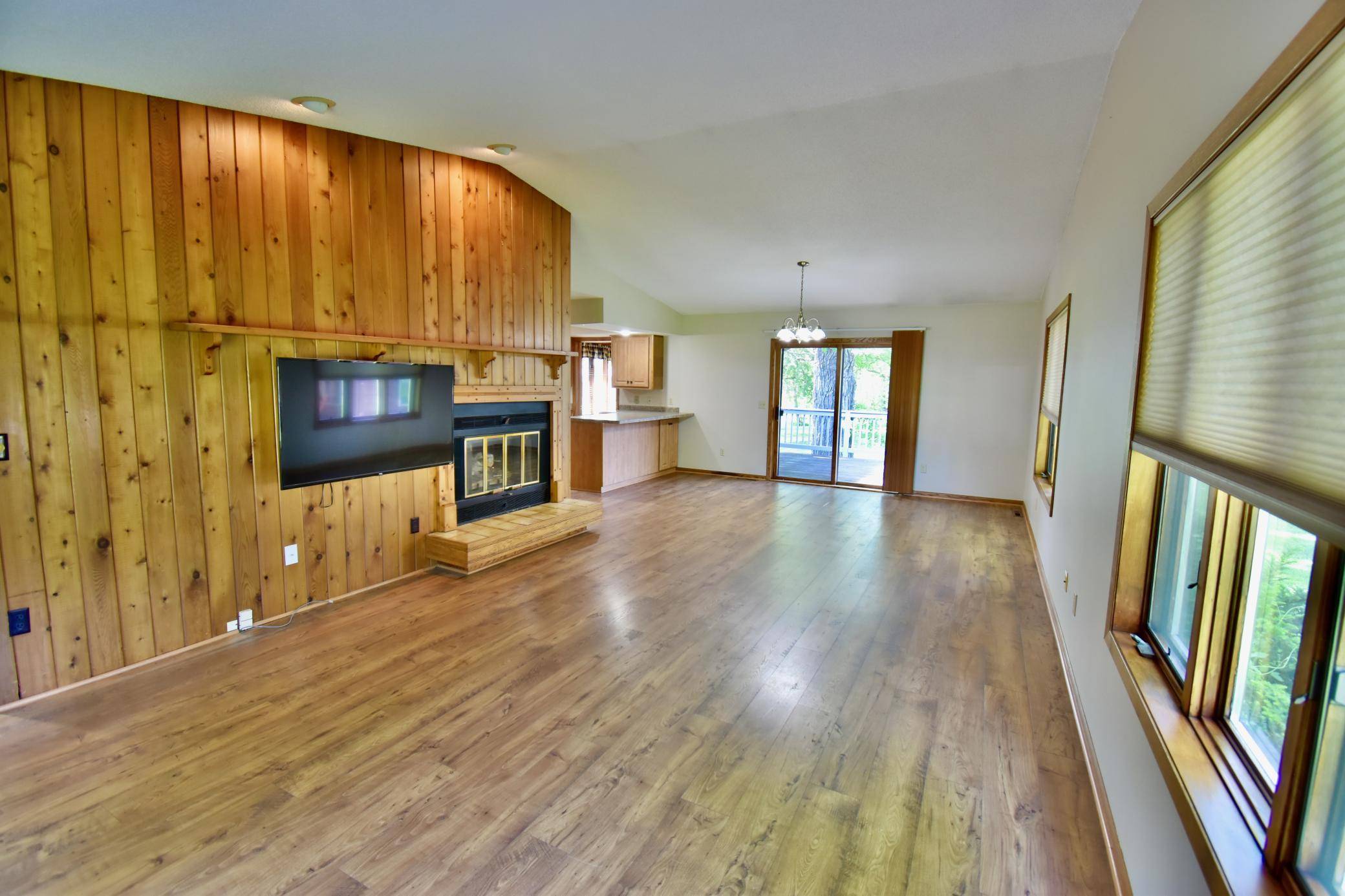 1252 Rolling Oaks LN NW, Hutchinson, MN 55350