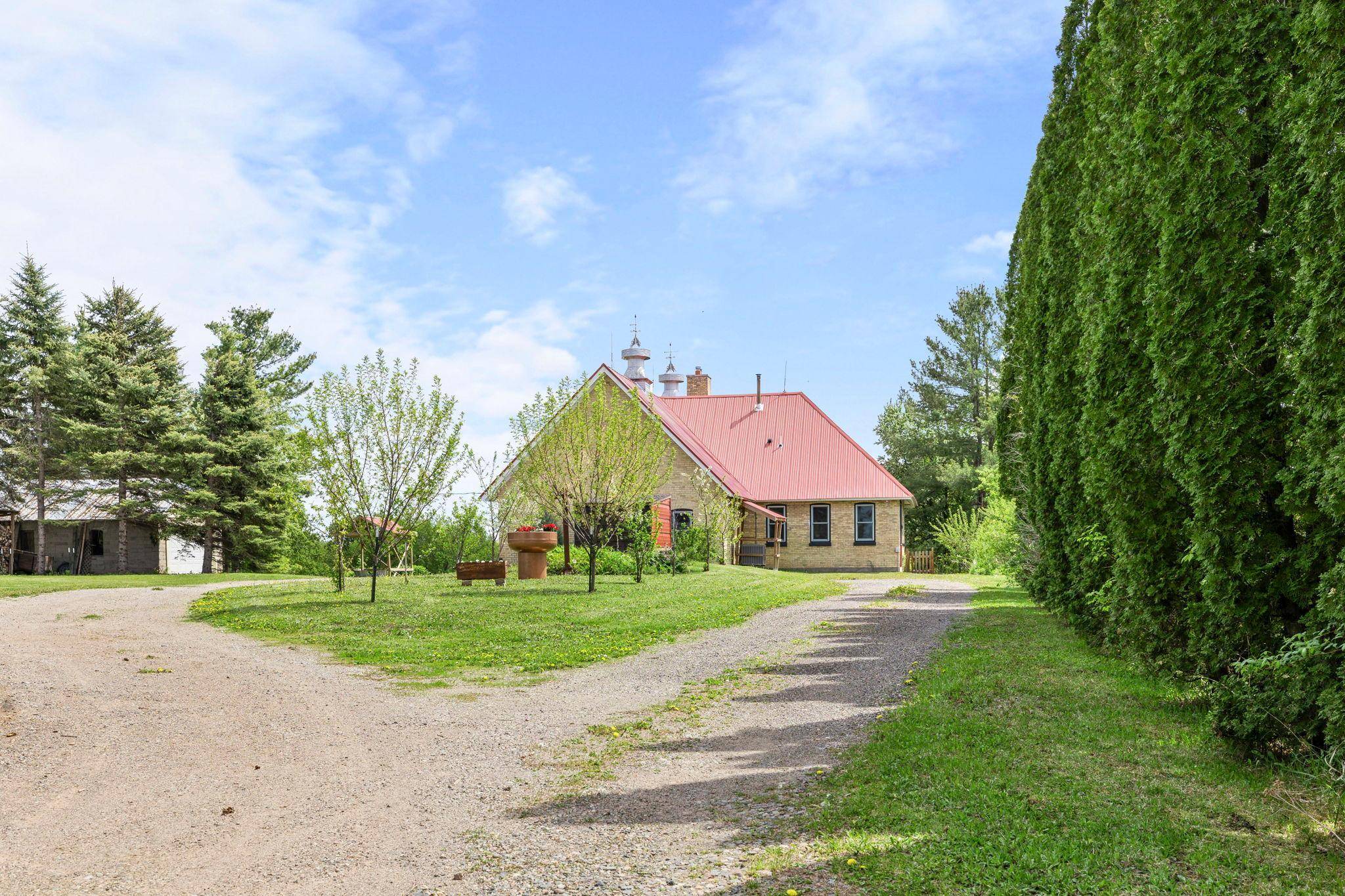 8825 Greeley LOOP, Braham, MN 55006